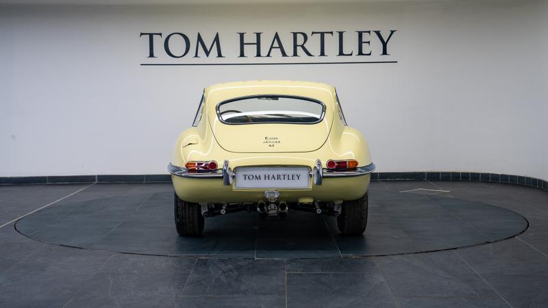 Jaguar E-Type view 6