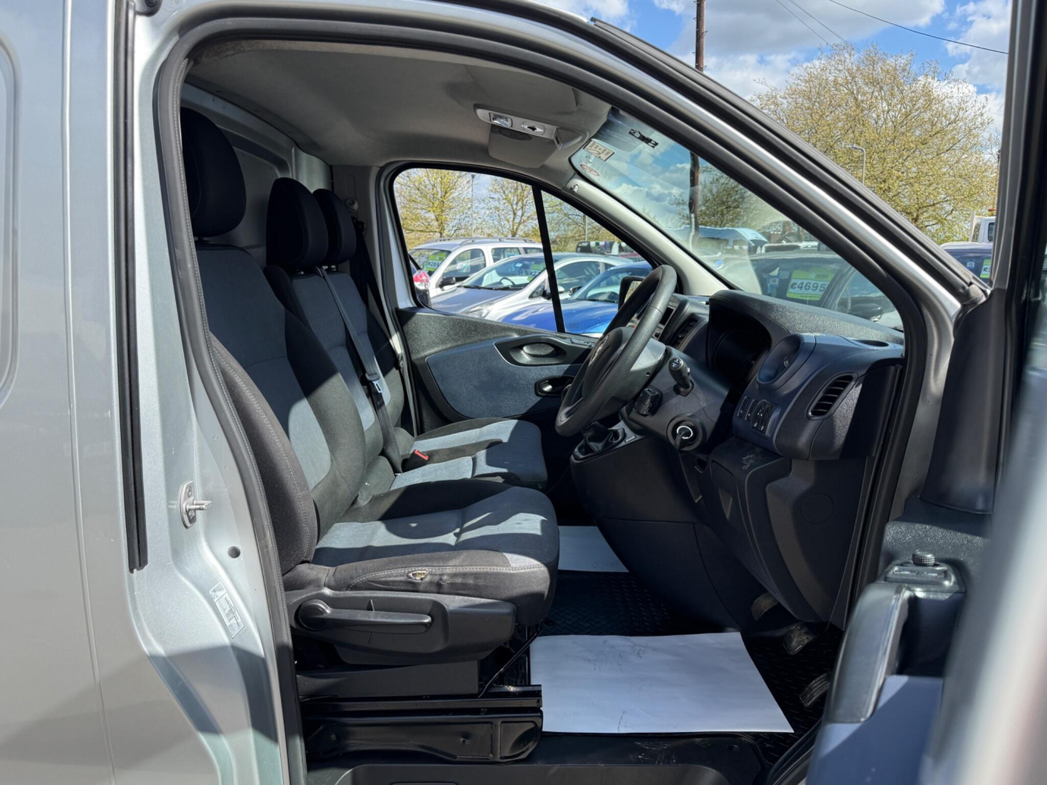 Vauxhall Vivaro - Image 44