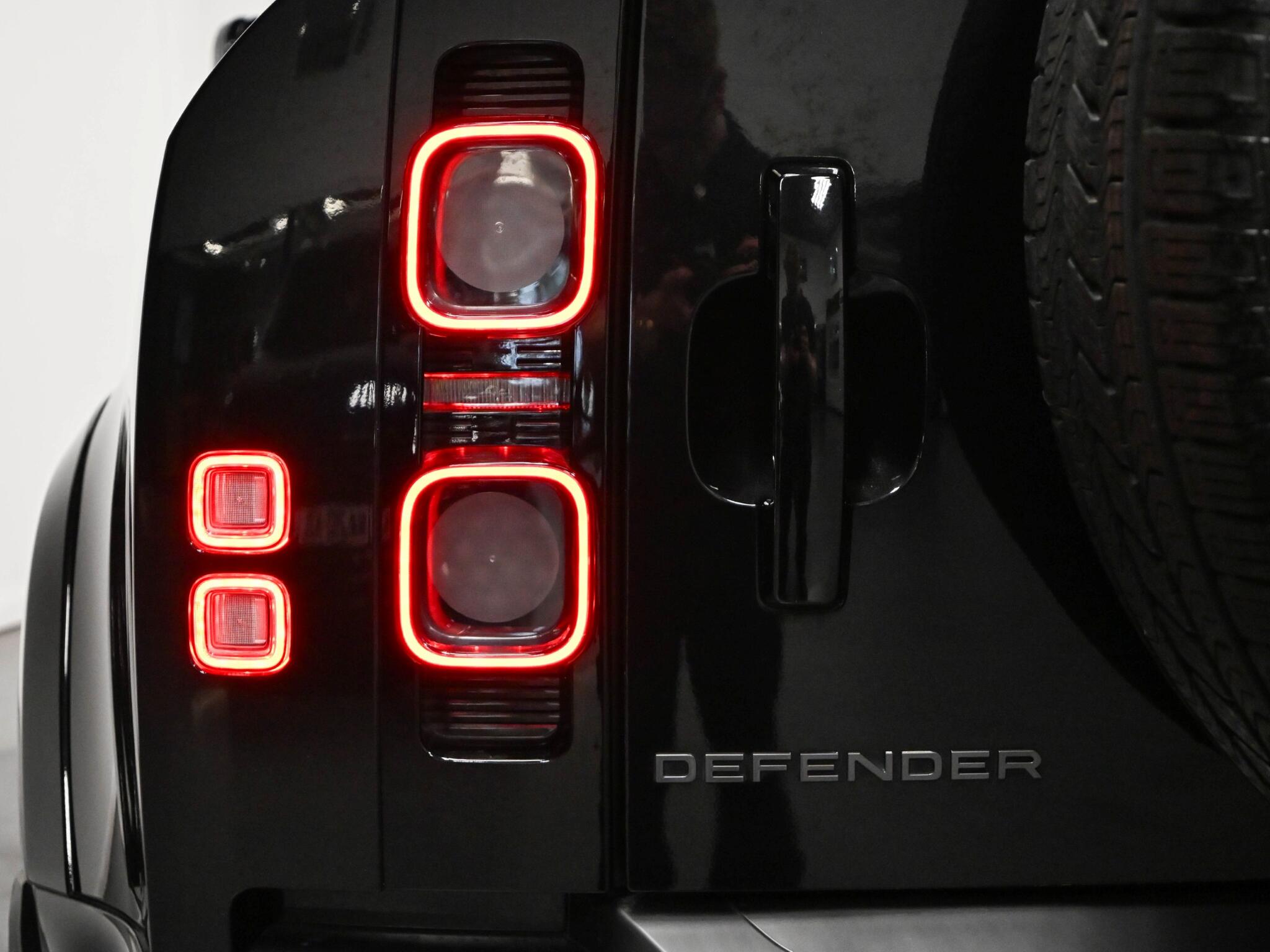Land Rover Defender view 27