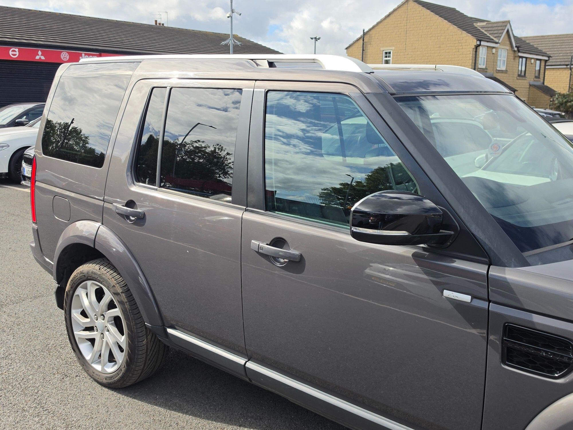 Land Rover Discovery view 45
