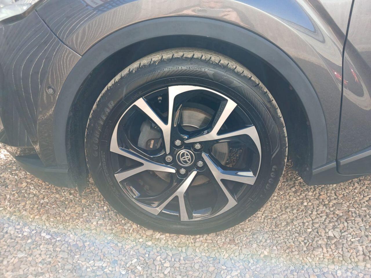Toyota C-HR view 37