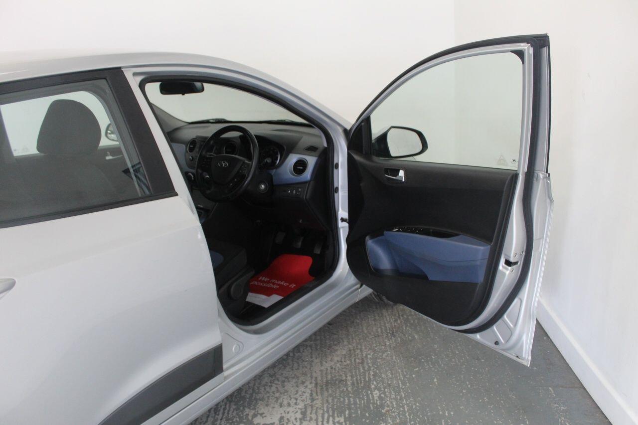Hyundai i10 view 23
