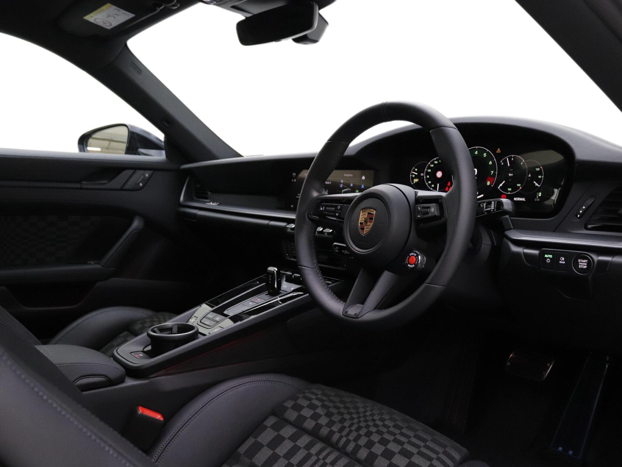Porsche 911 view 9
