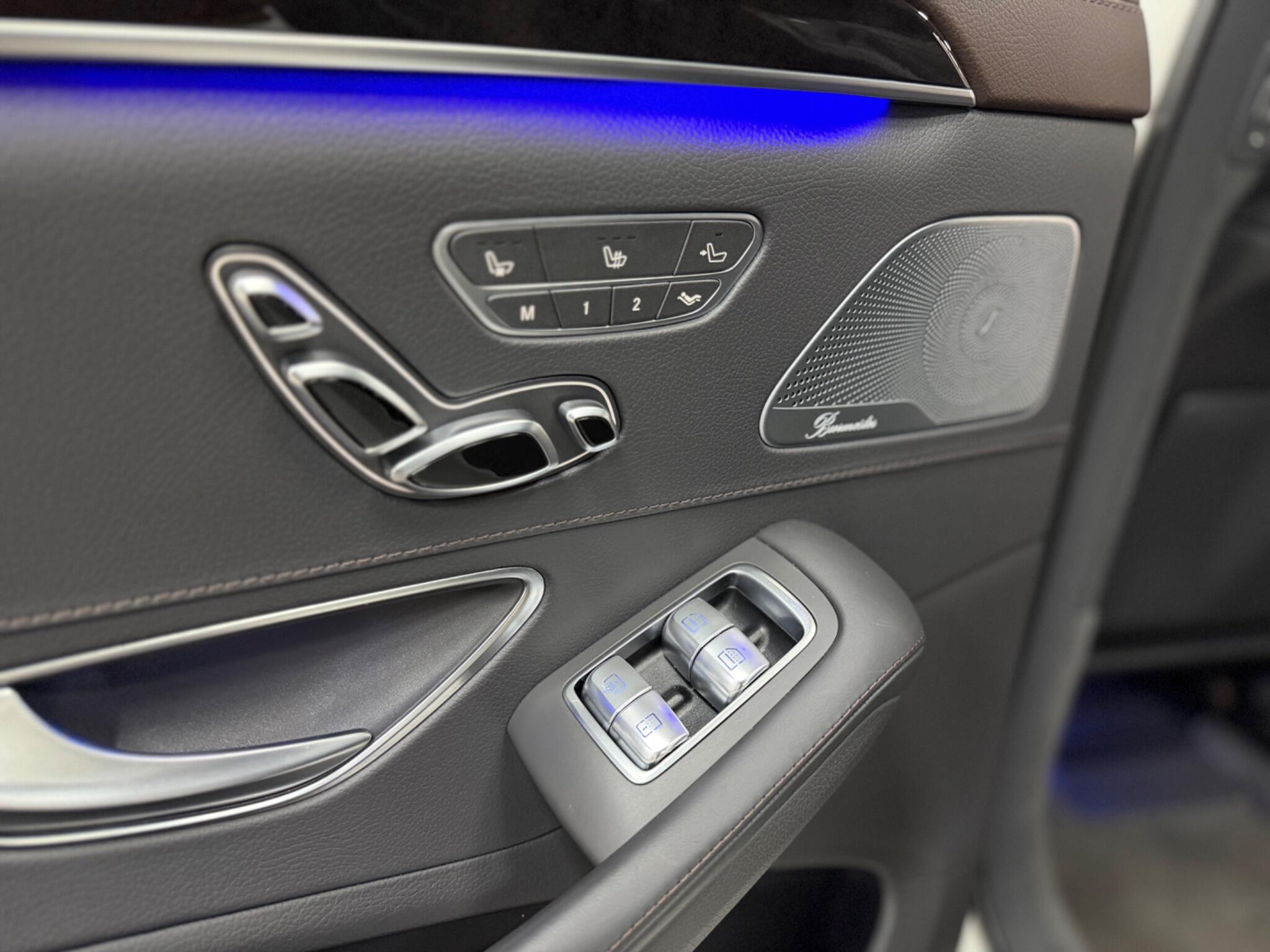Mercedes-Benz S-Class view 16
