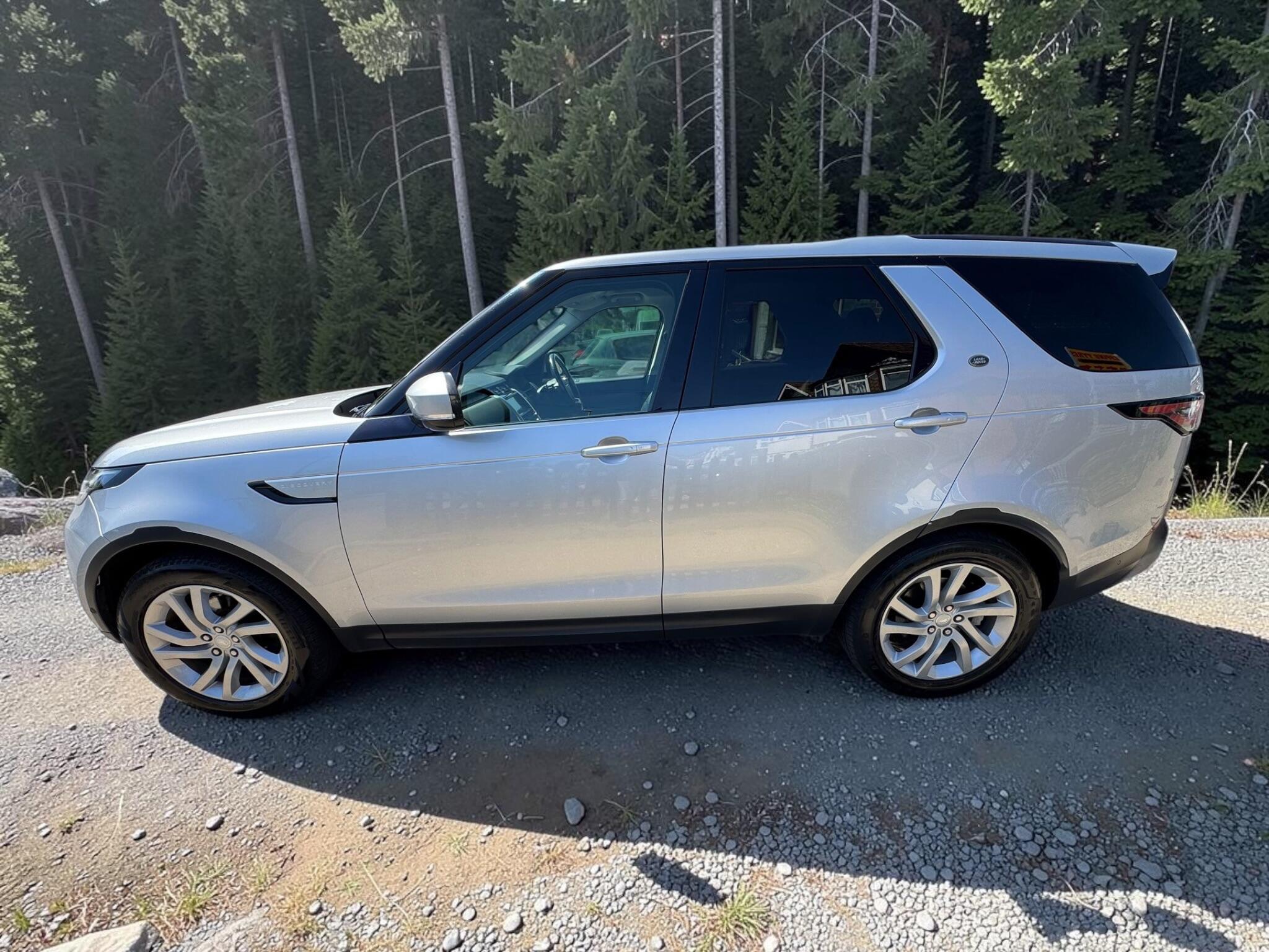 Land Rover Discovery view 10