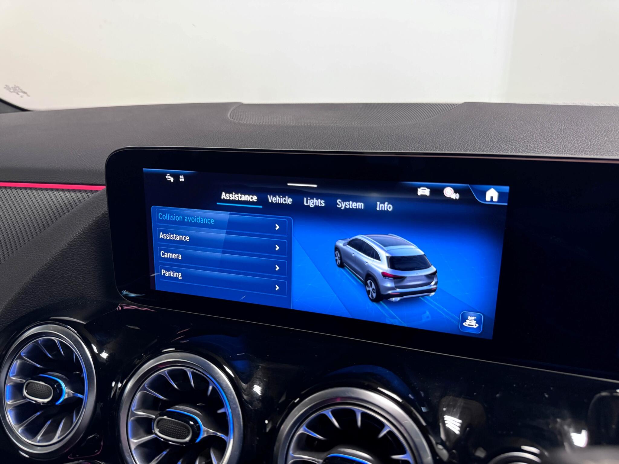 Mercedes-Benz Gla view 50