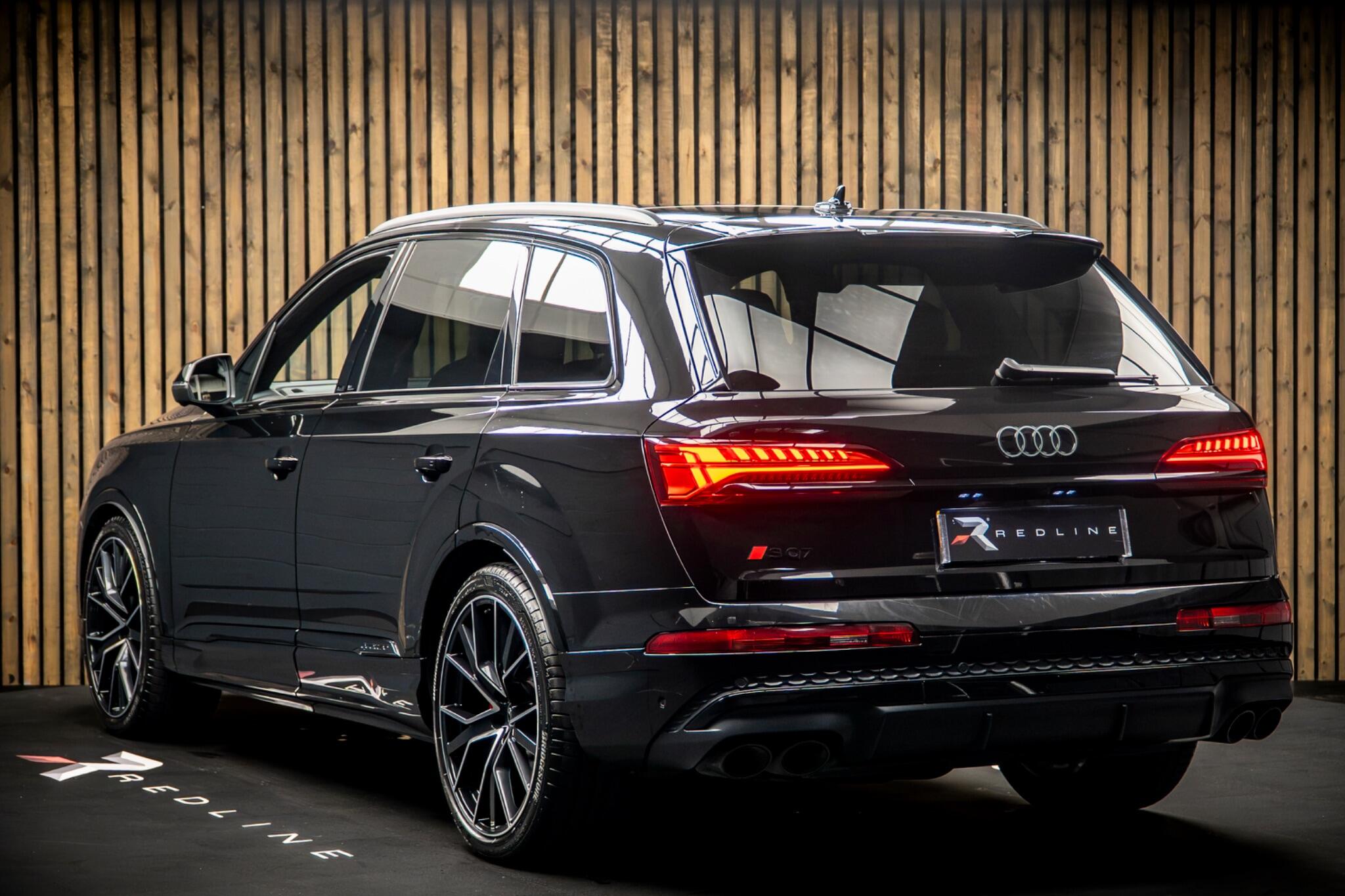 Audi SQ7 view 3