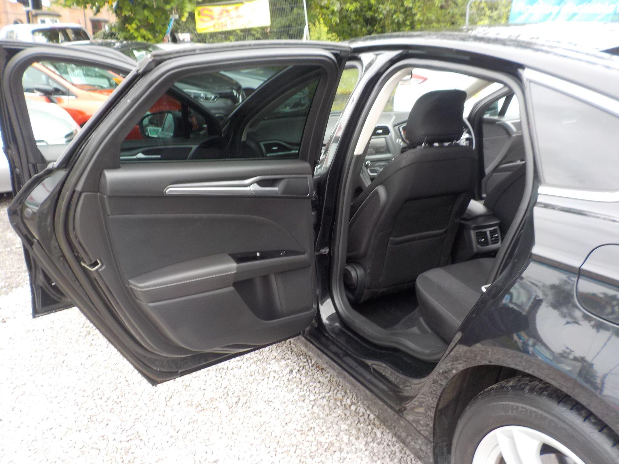 Ford Mondeo 2.0 TDCi Titanium Euro 6 (s/s) 5dr