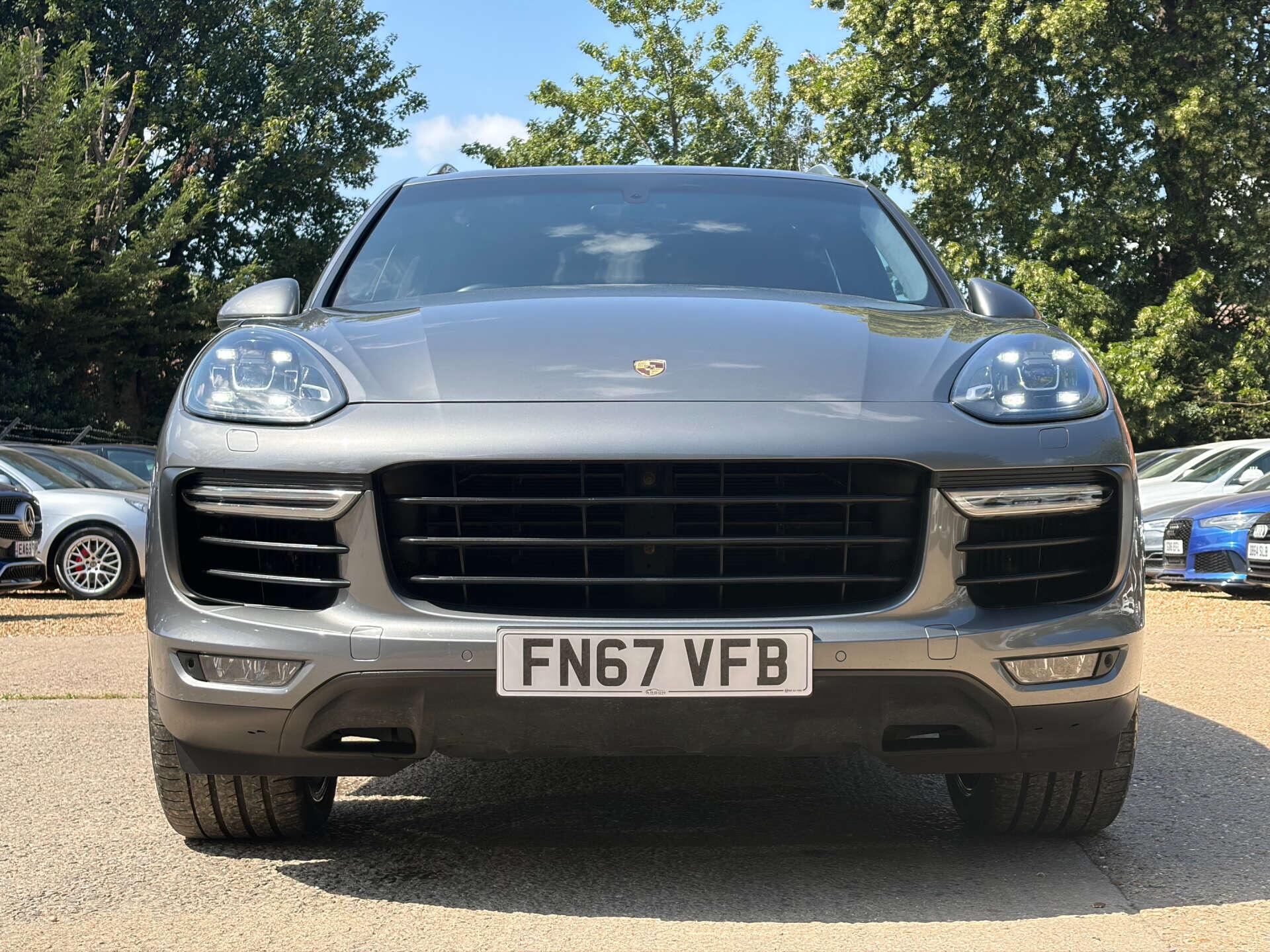 Porsche Cayenne view 8