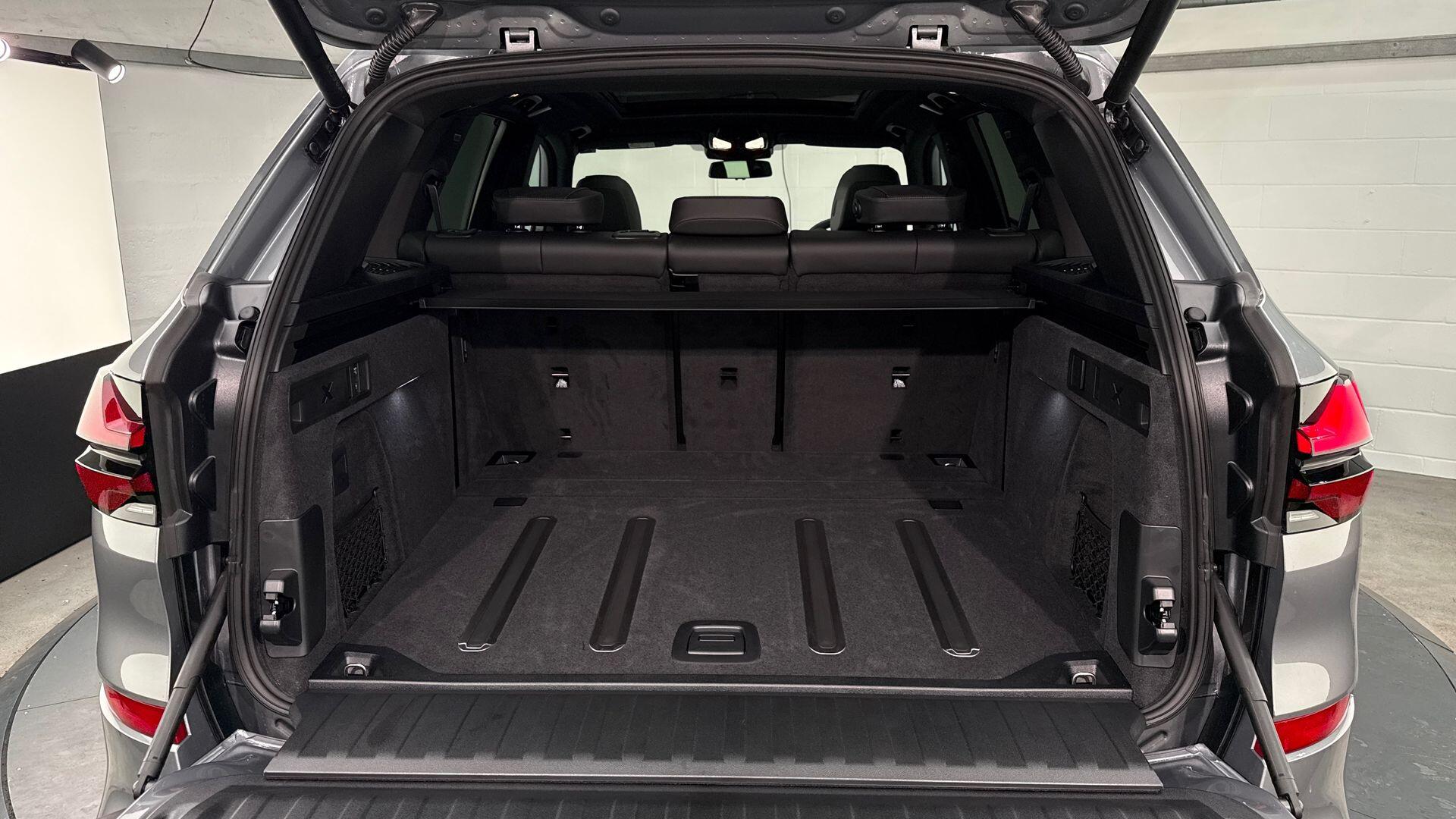 BMW X5 view 13