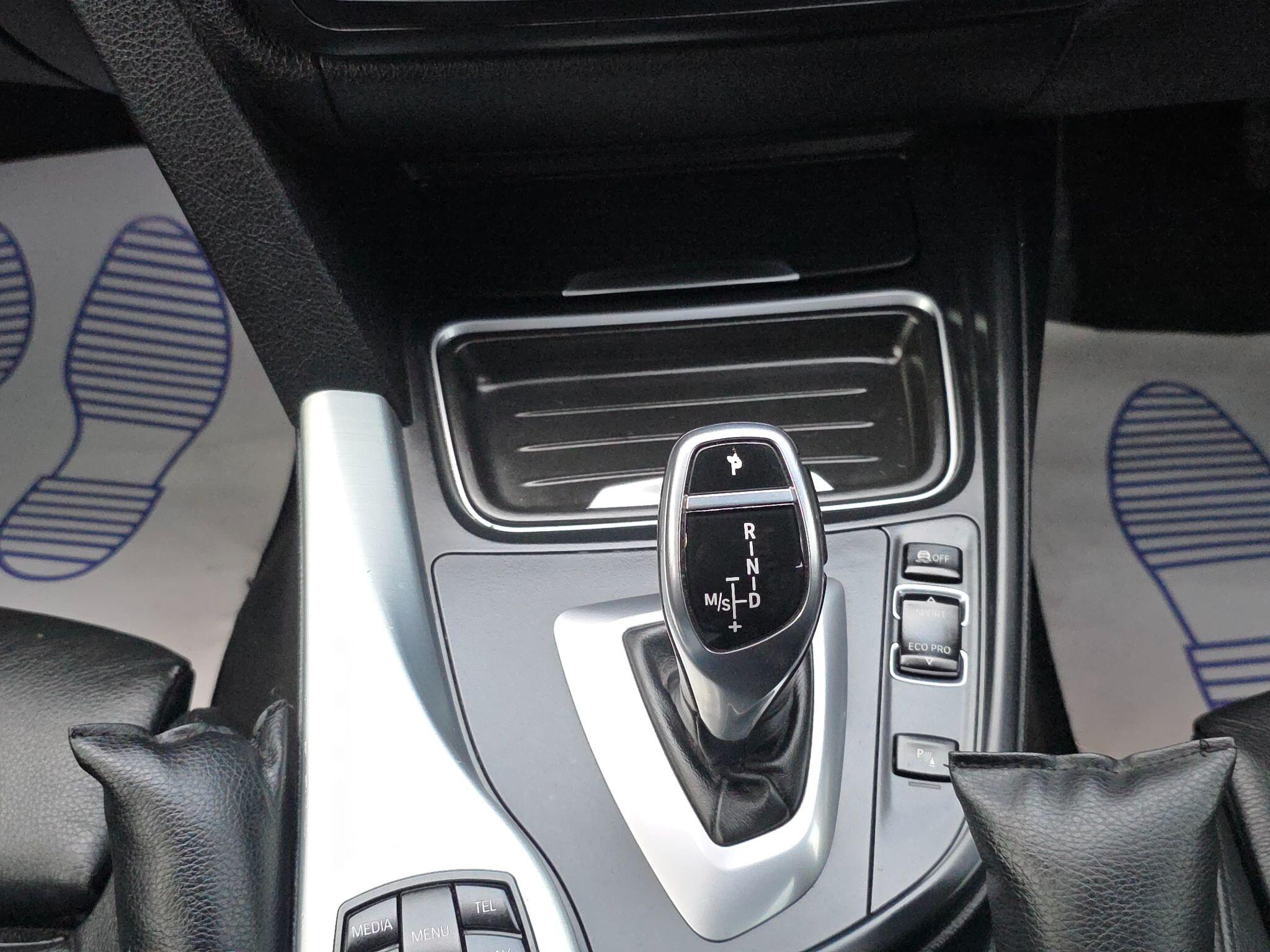 2013 BMW 3 Series image 16