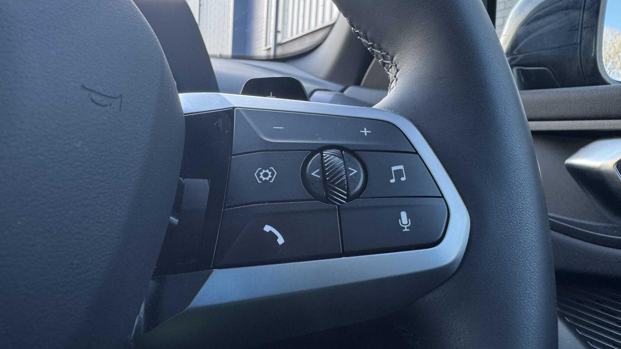 BMW 2 Series view 18