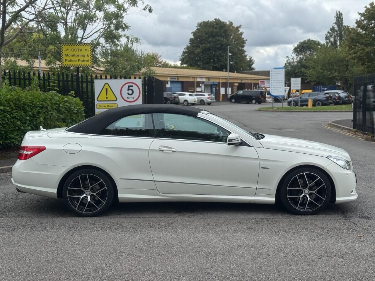 Mercedes-Benz E-Class view 3