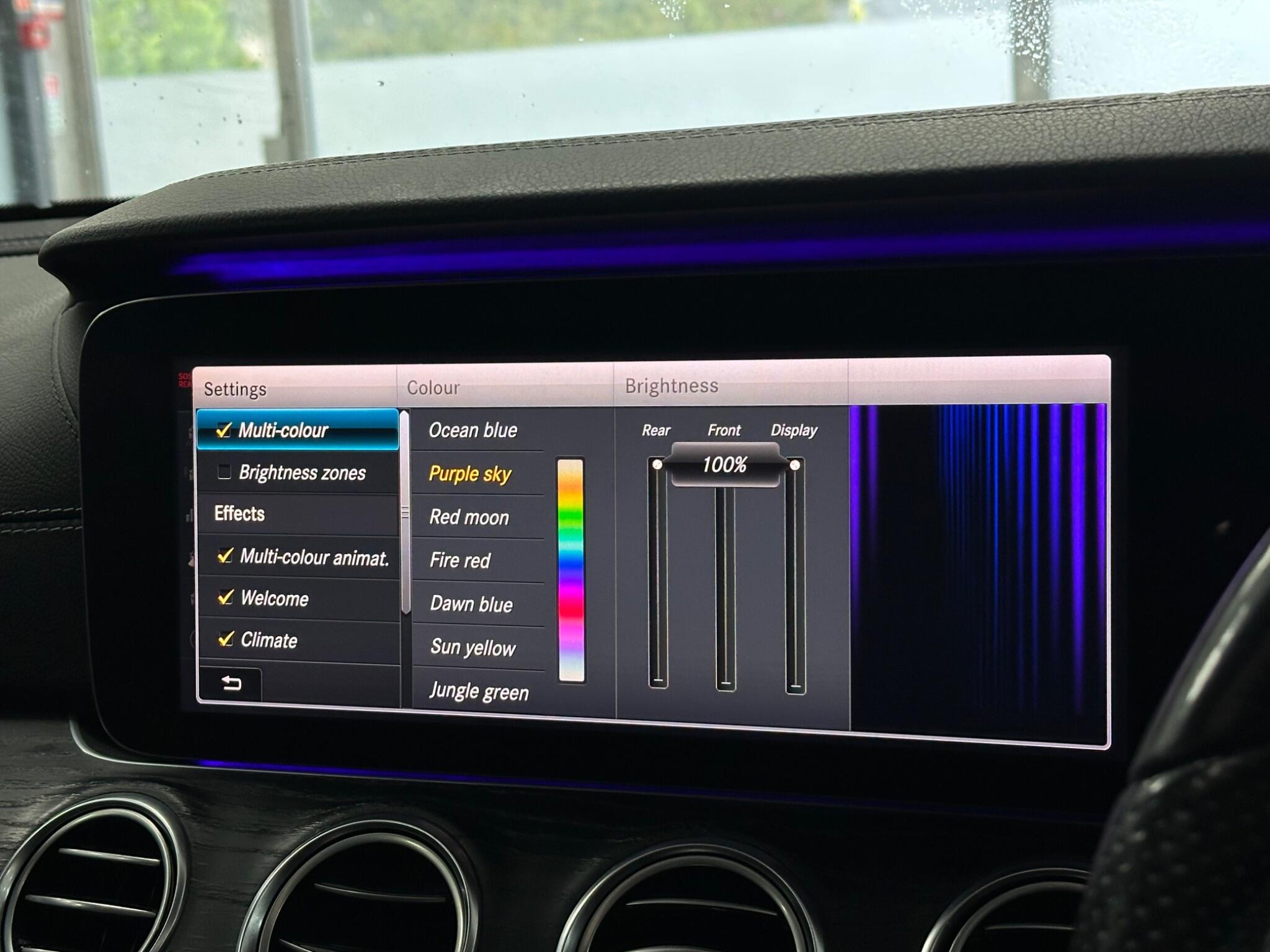 Mercedes-Benz E Class view 31