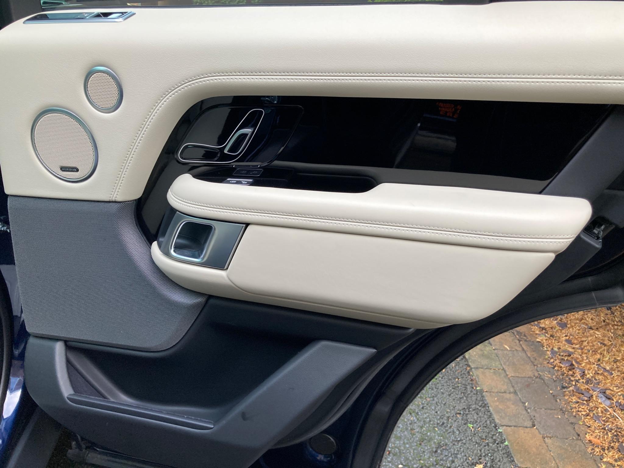 Land Rover Range Rover view 55