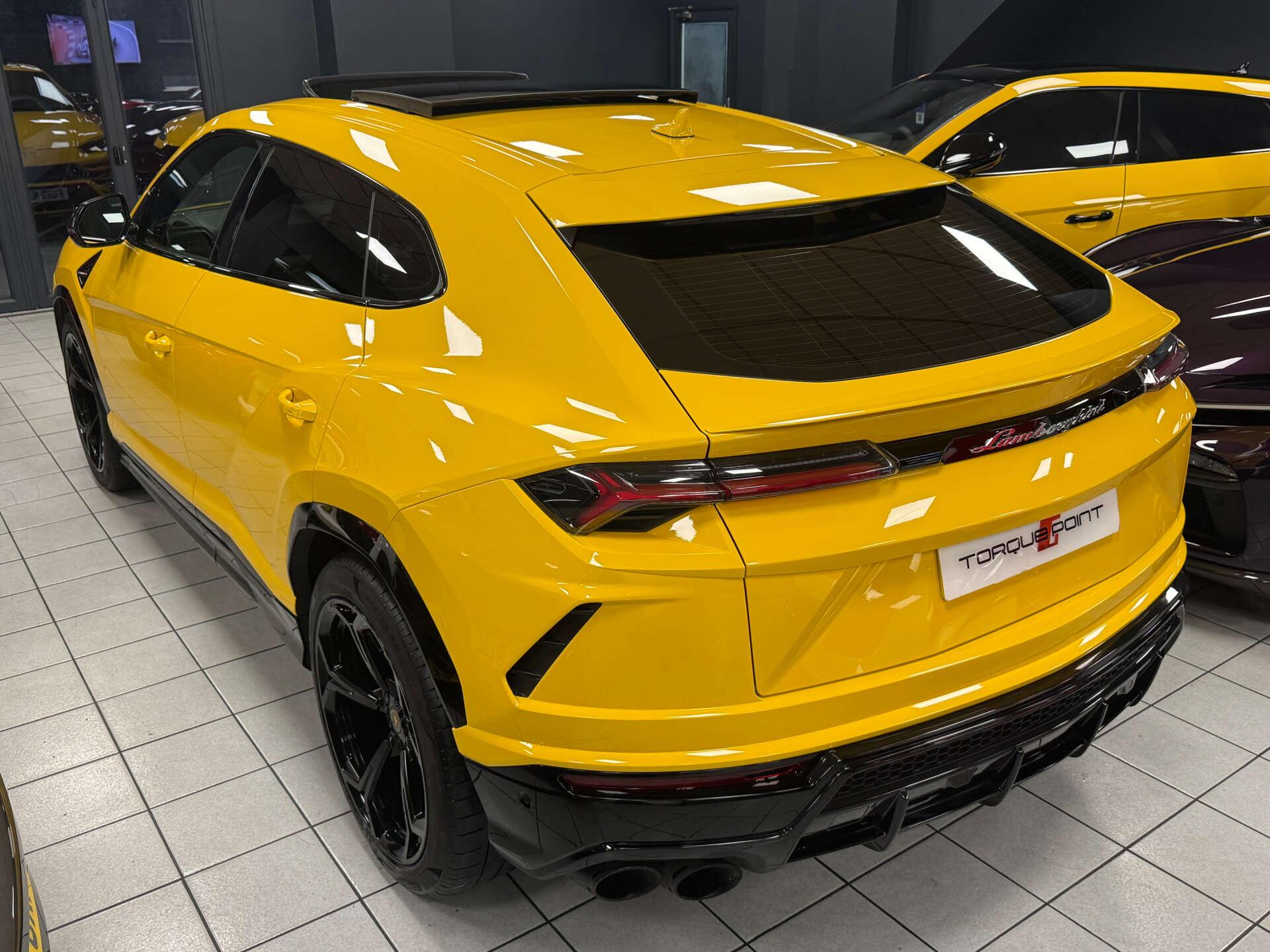 Lamborghini Urus view 5