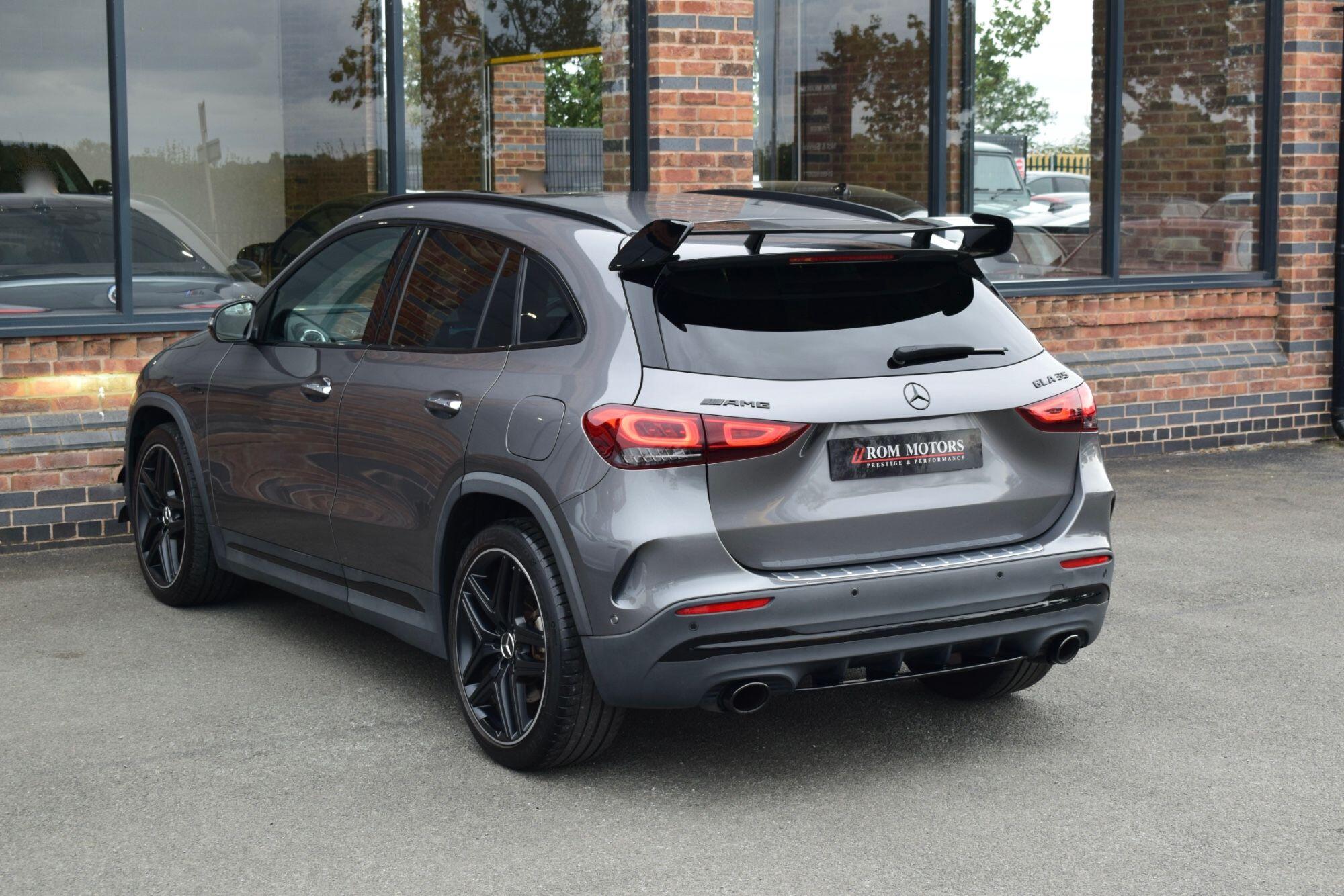 Mercedes-Benz GLA view 35