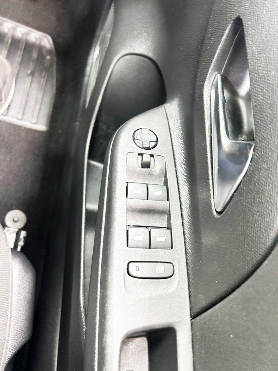 Vauxhall Corsa view 20