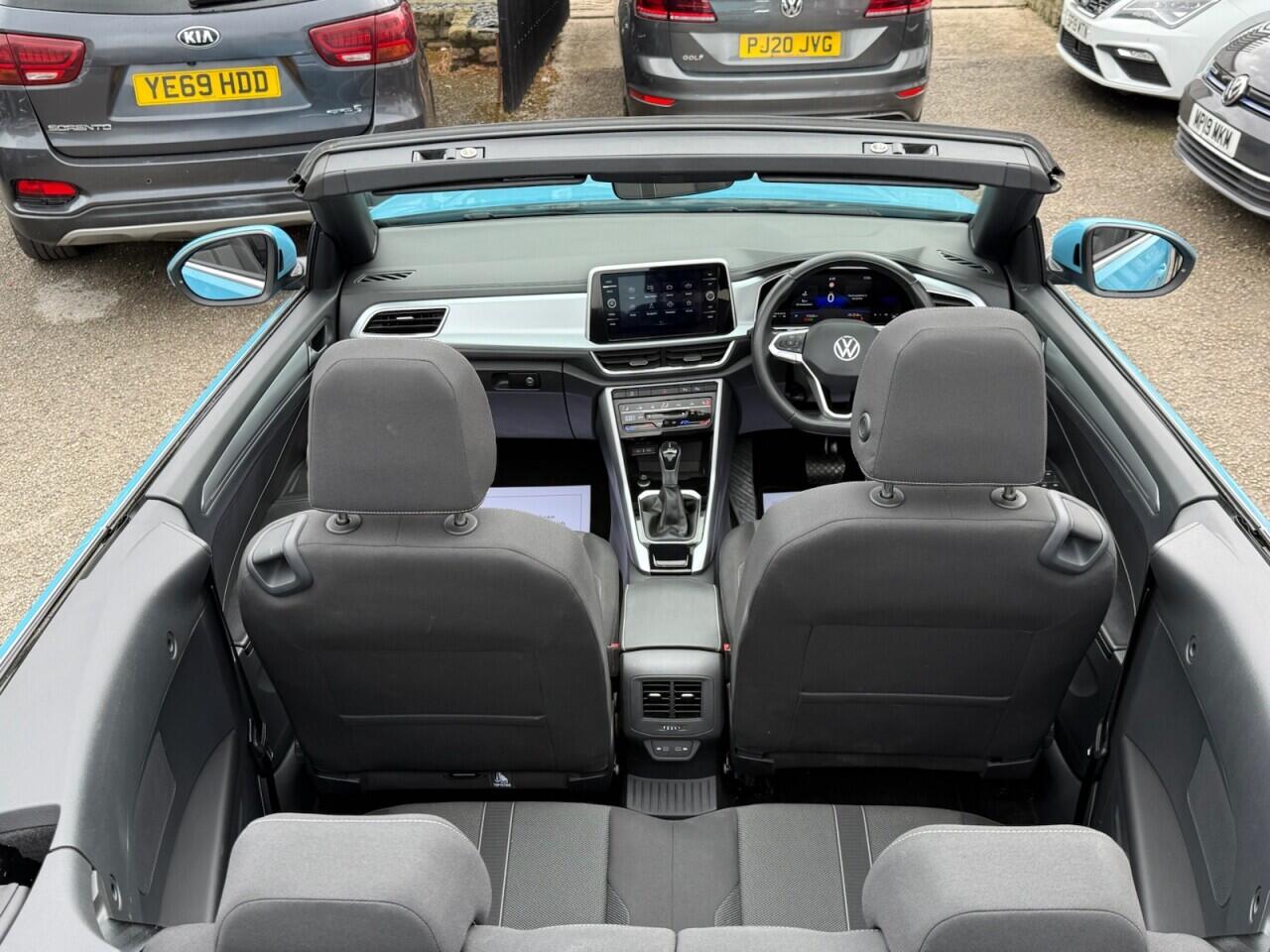 Volkswagen T-Roc view 31