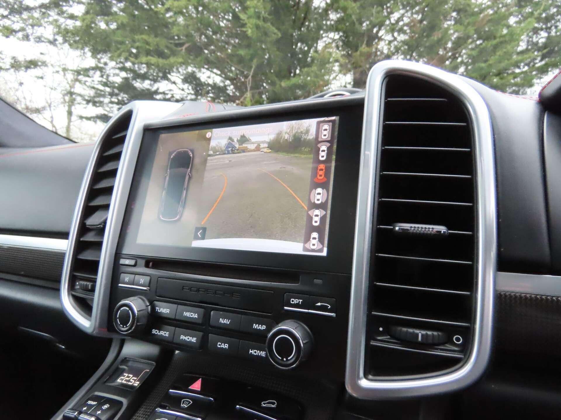 Porsche Cayenne view 13