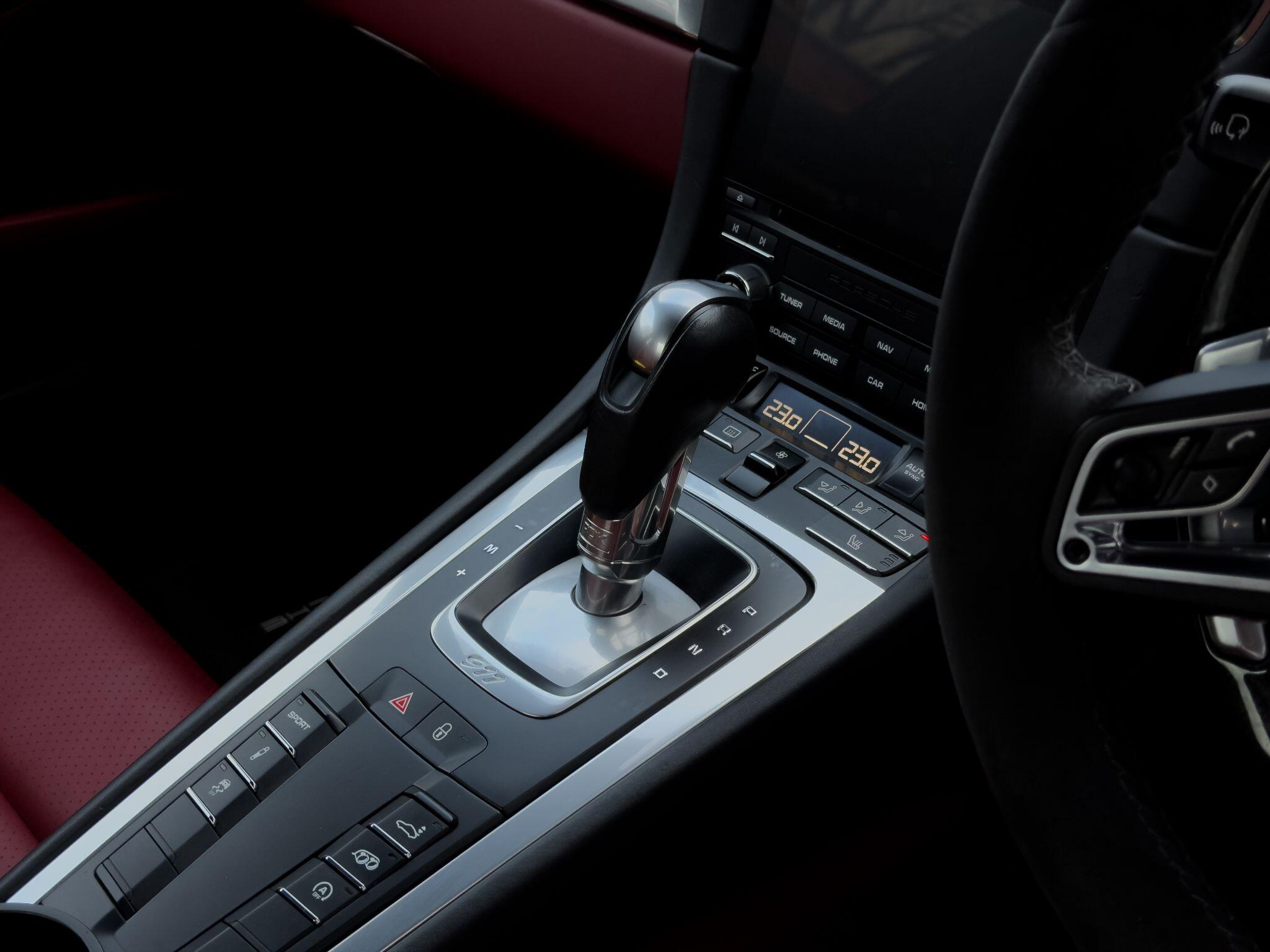Porsche 911 view 29