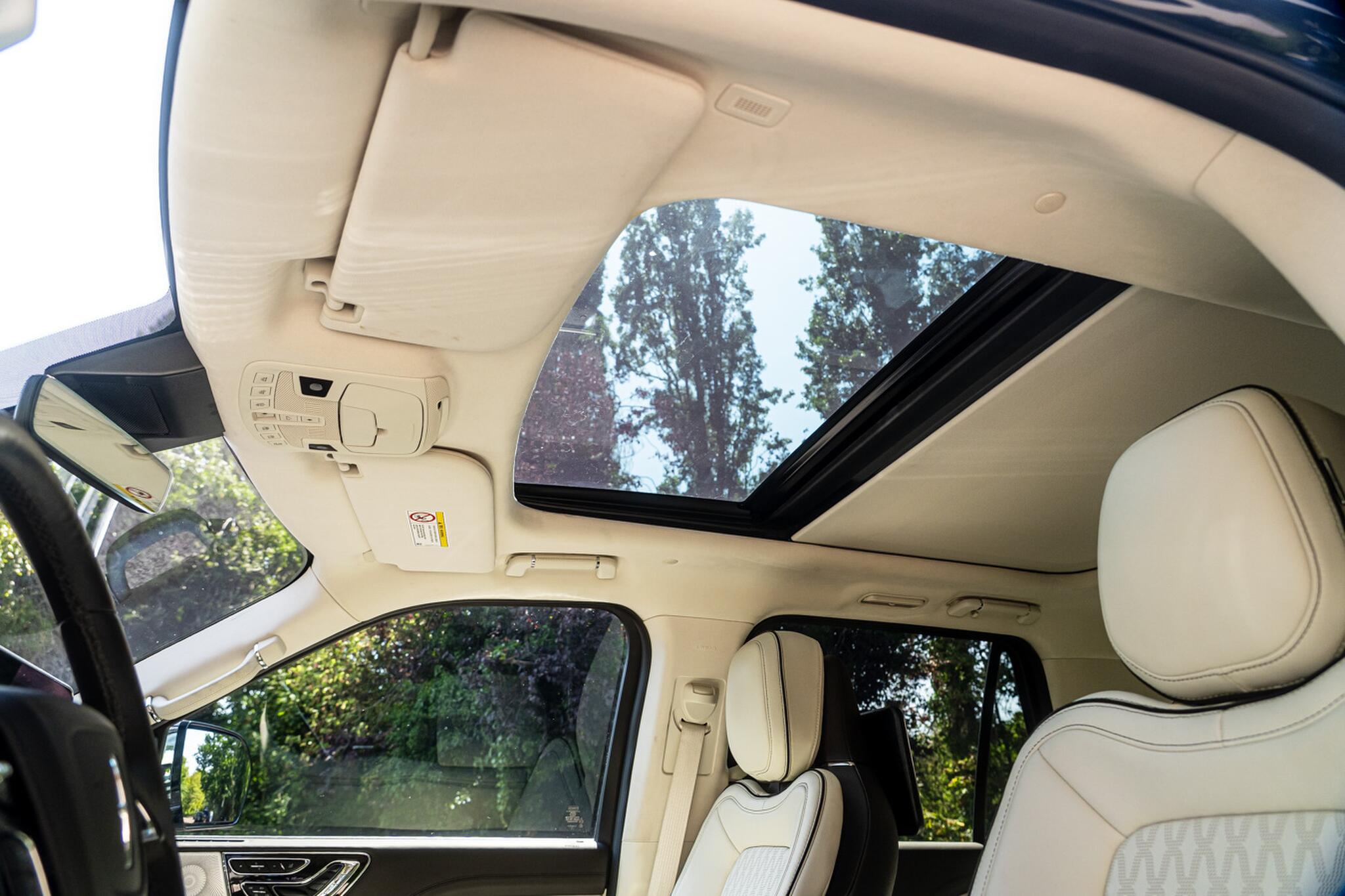 Lincoln Navigator view 10