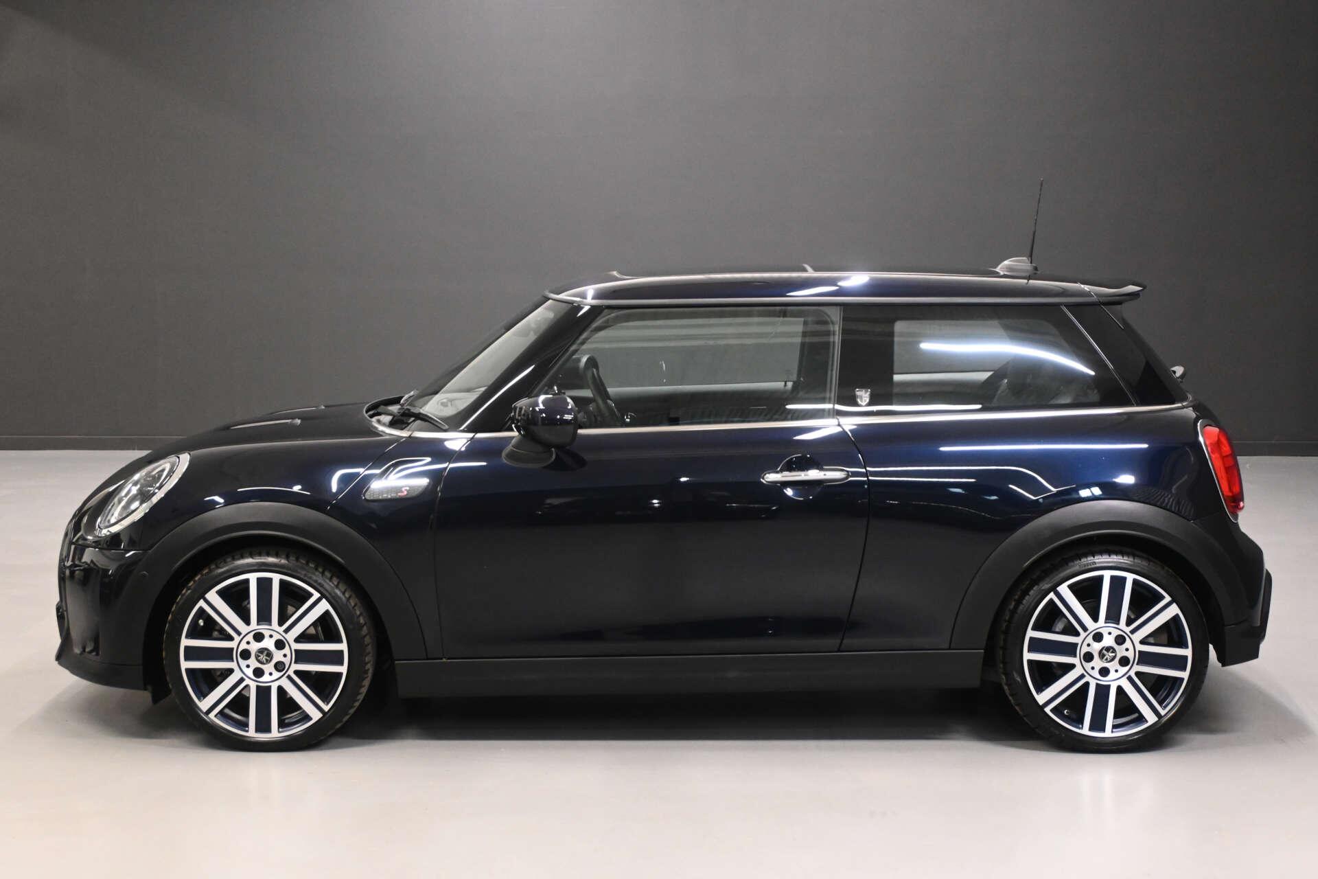 Mini Hatch view 16