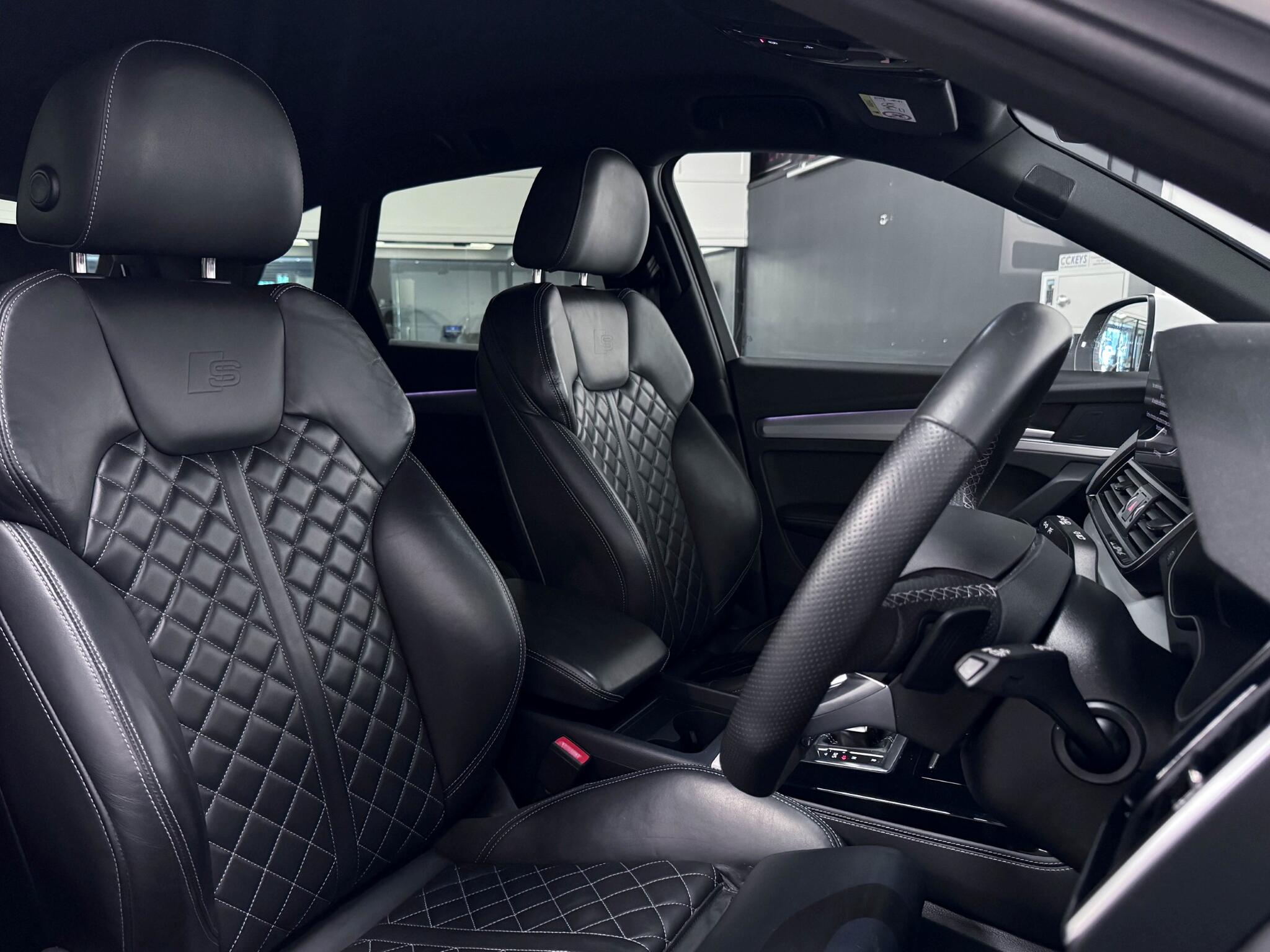 Audi Q5 view 13