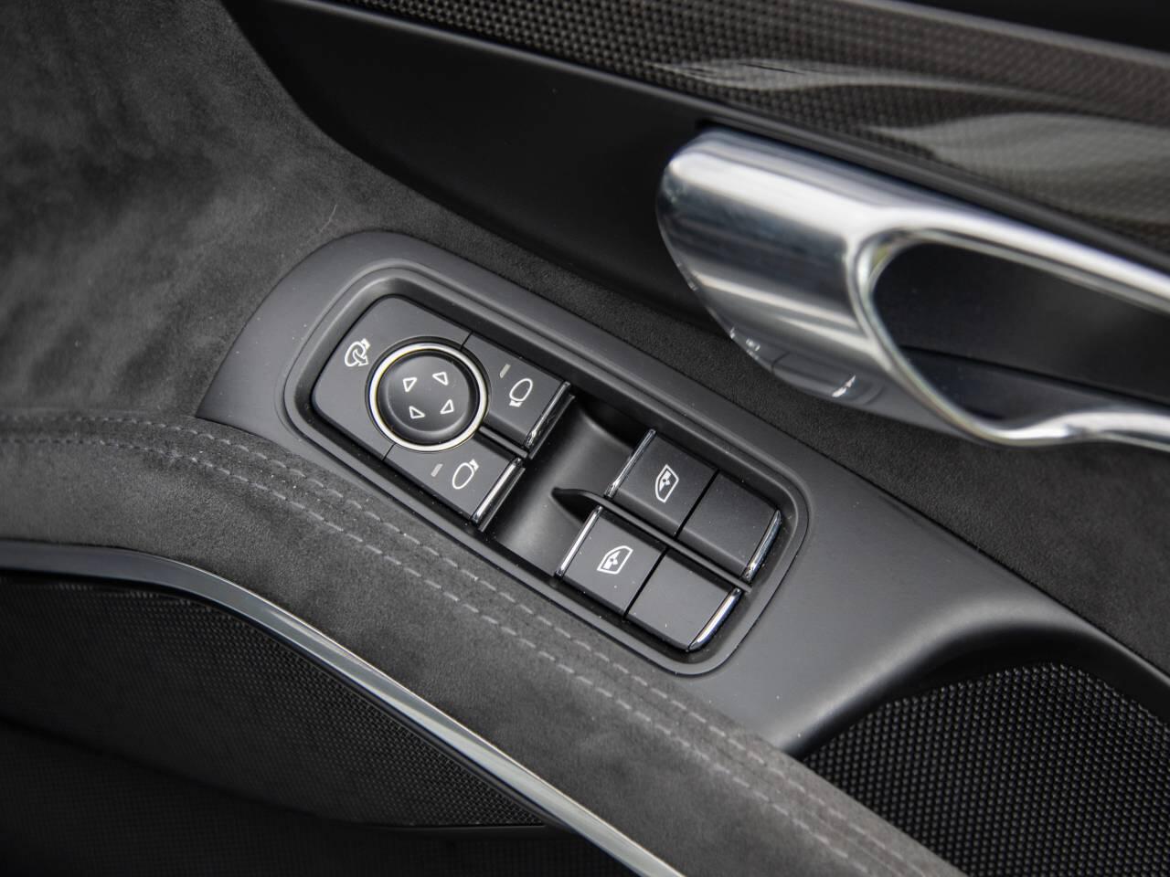 Porsche Cayman view 30