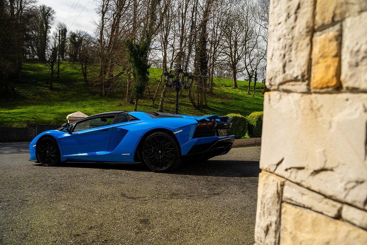 Lamborghini Aventador view 104