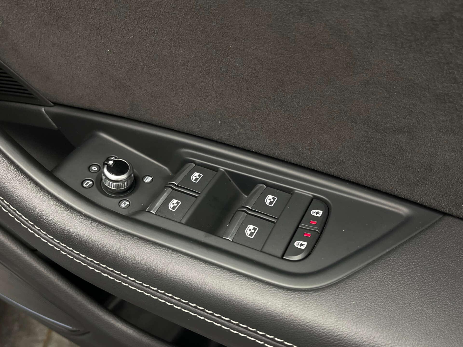 Audi S4 Avant view 11