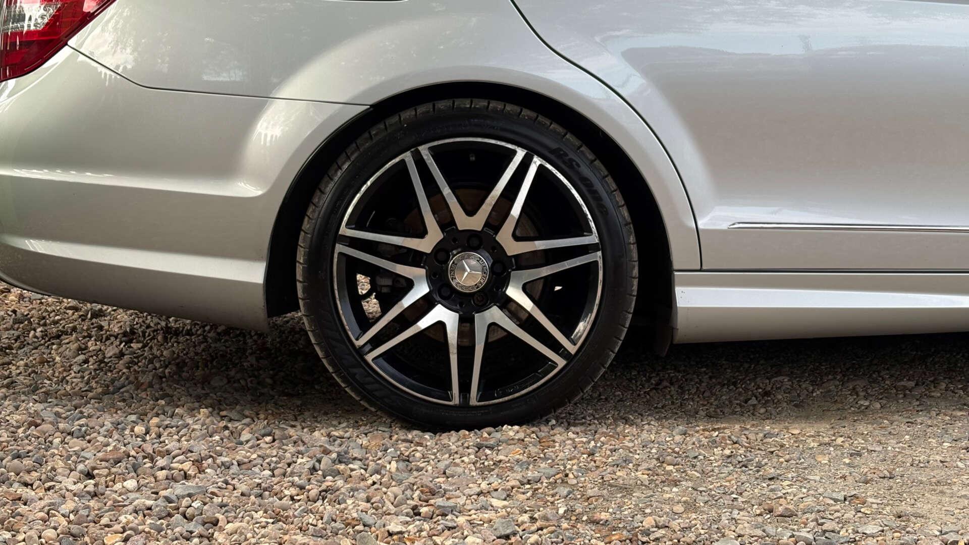 Mercedes-Benz C-Class view 33