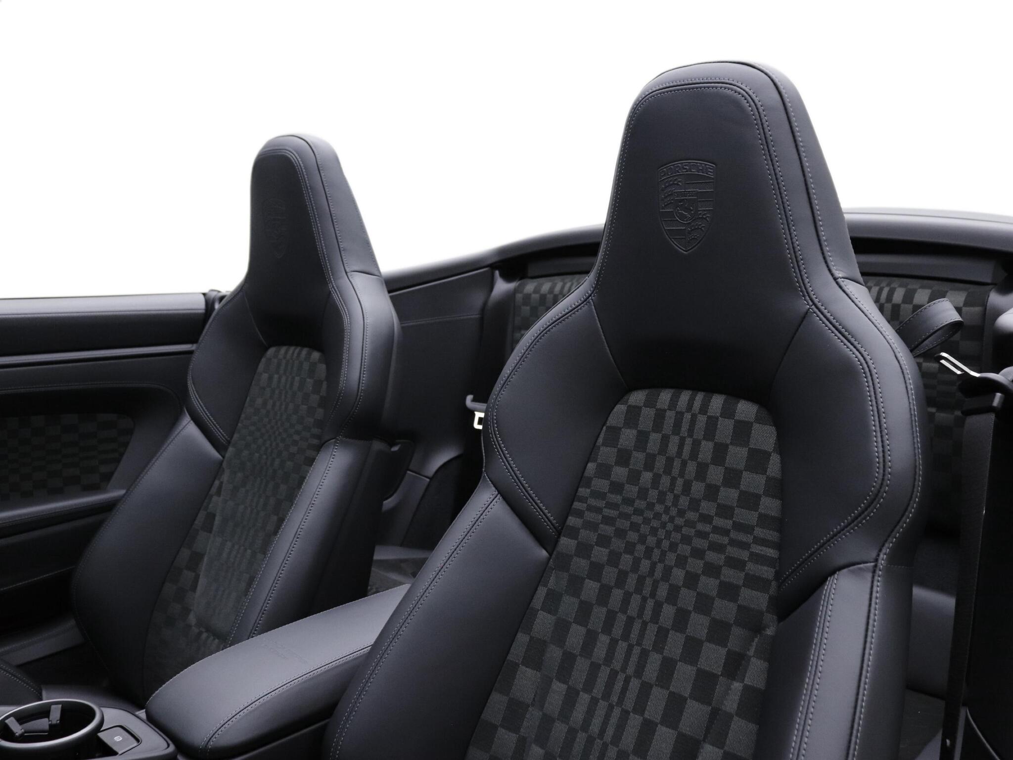 Porsche 911 view 14