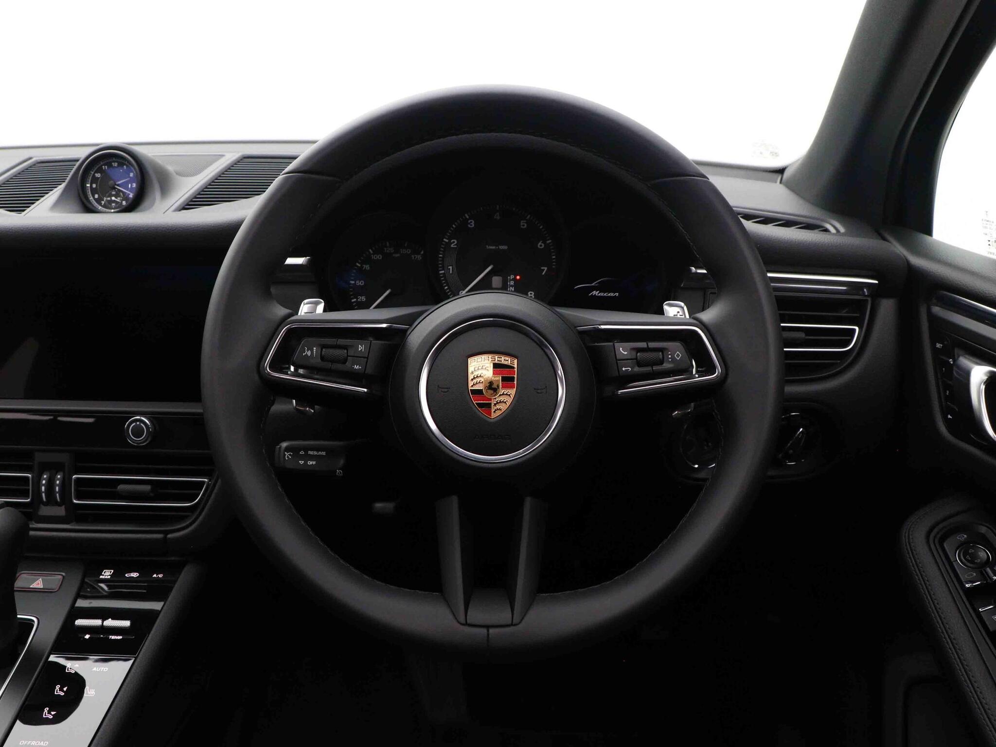 Porsche Macan view 27