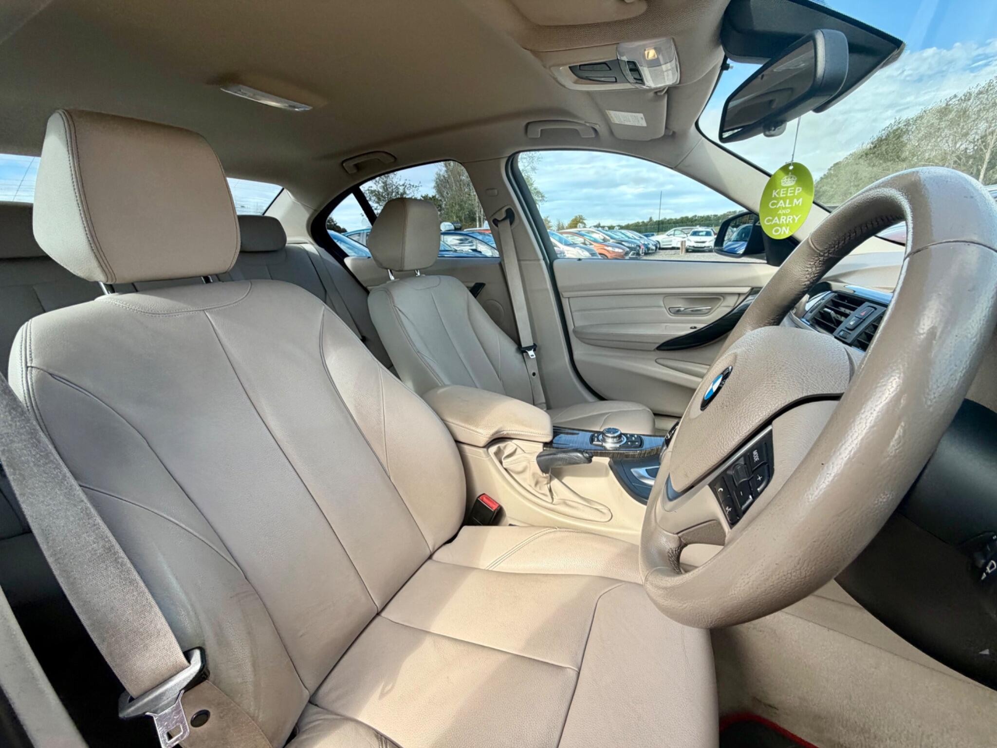 BMW 3 Series view 28