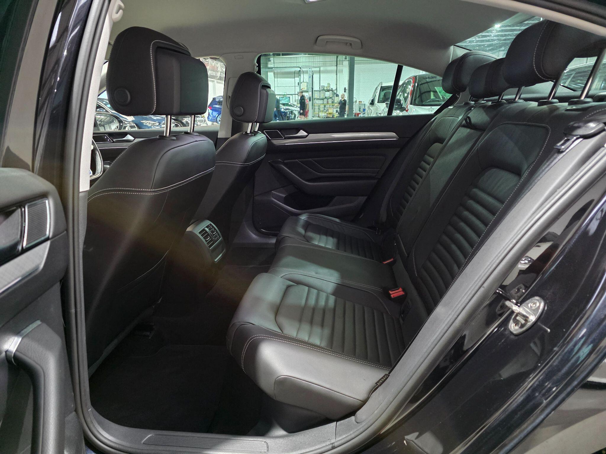 Volkswagen Passat view 25