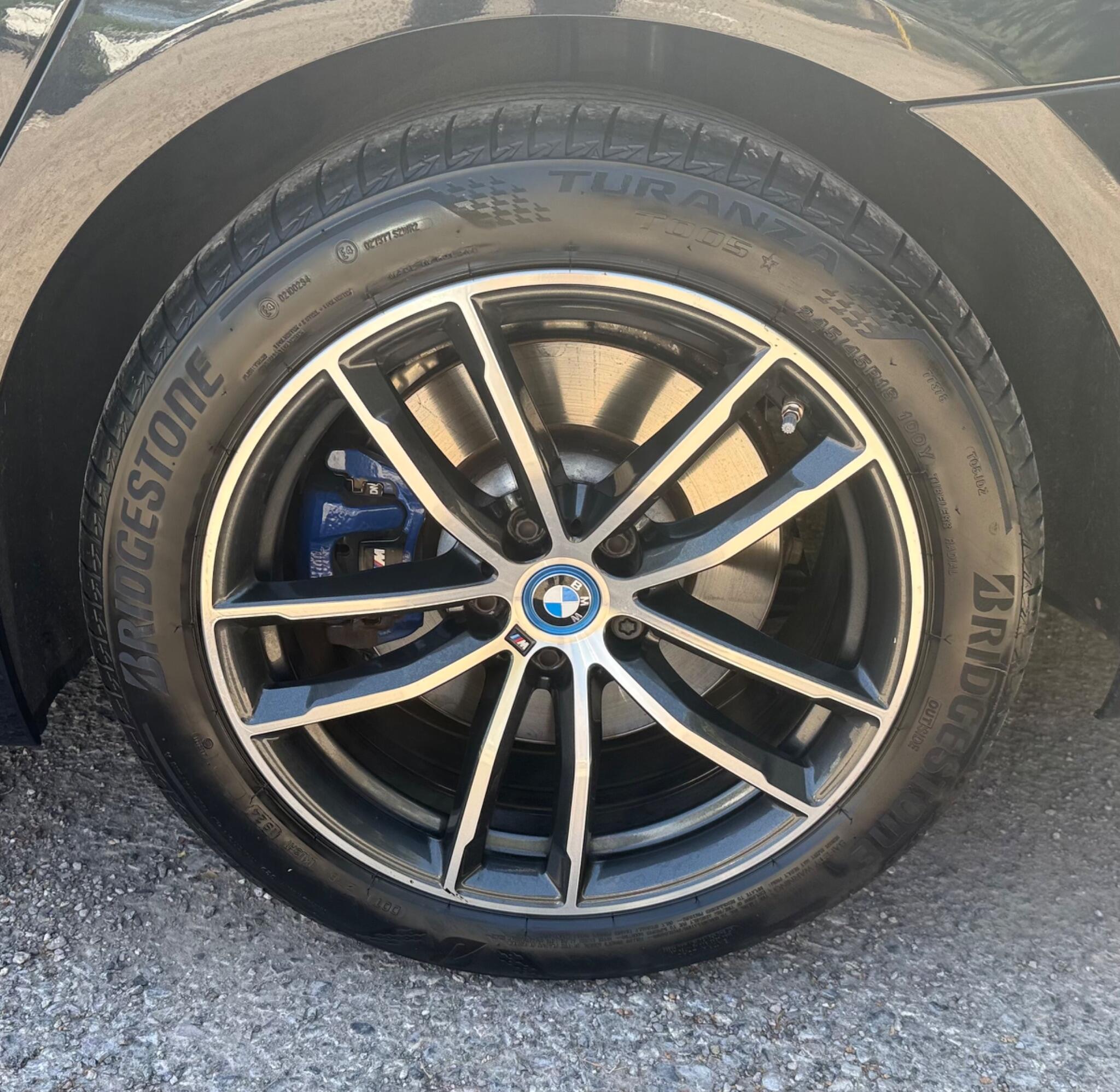 BMW 5 Series view 24
