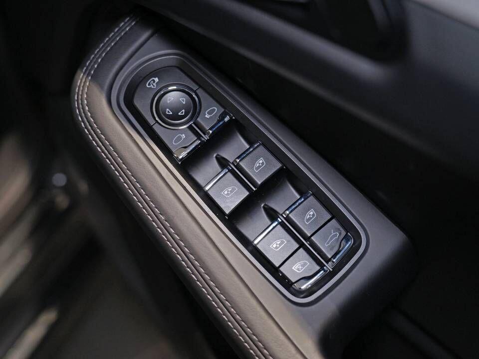 Porsche Macan view 40