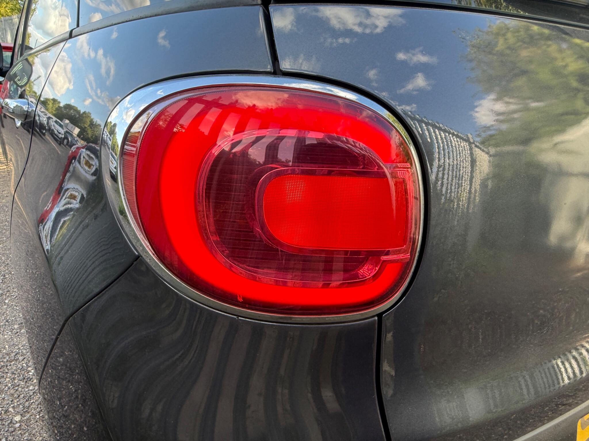 2015 Fiat 500L image 36