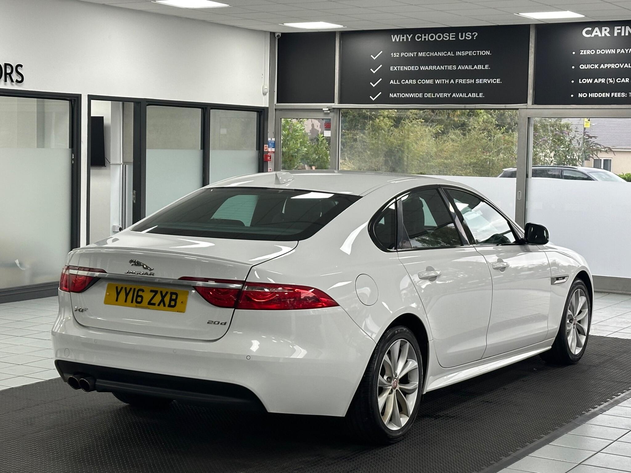 Jaguar XF view 12