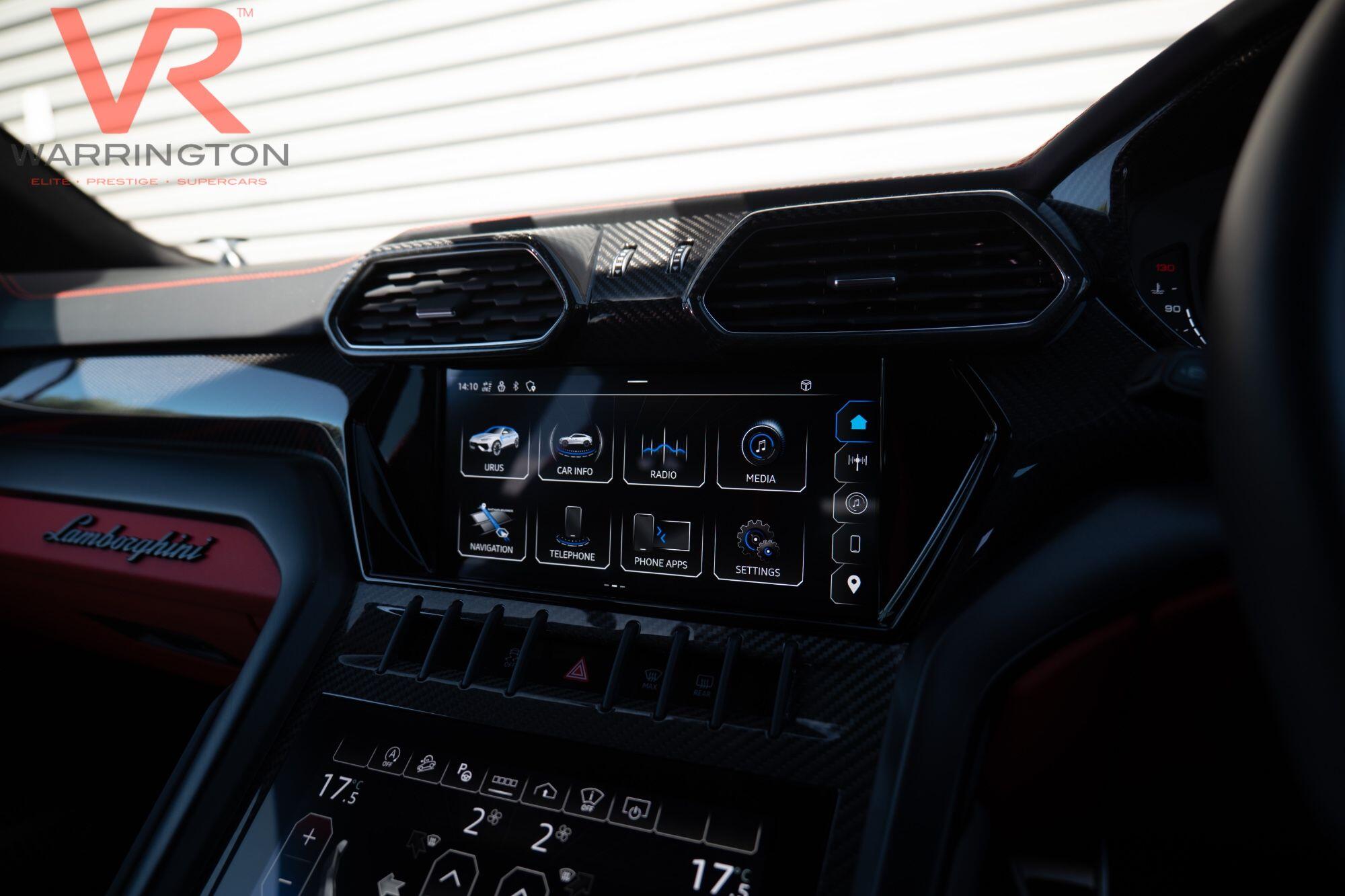 Lamborghini Urus view 36