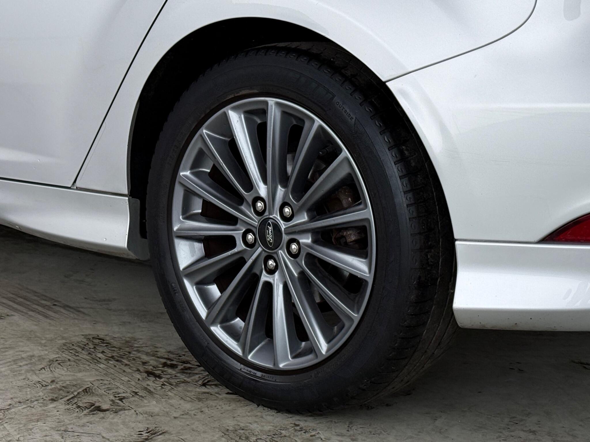 Ford Focus view 8