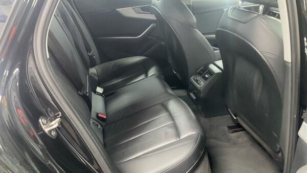 Audi A4 view 4