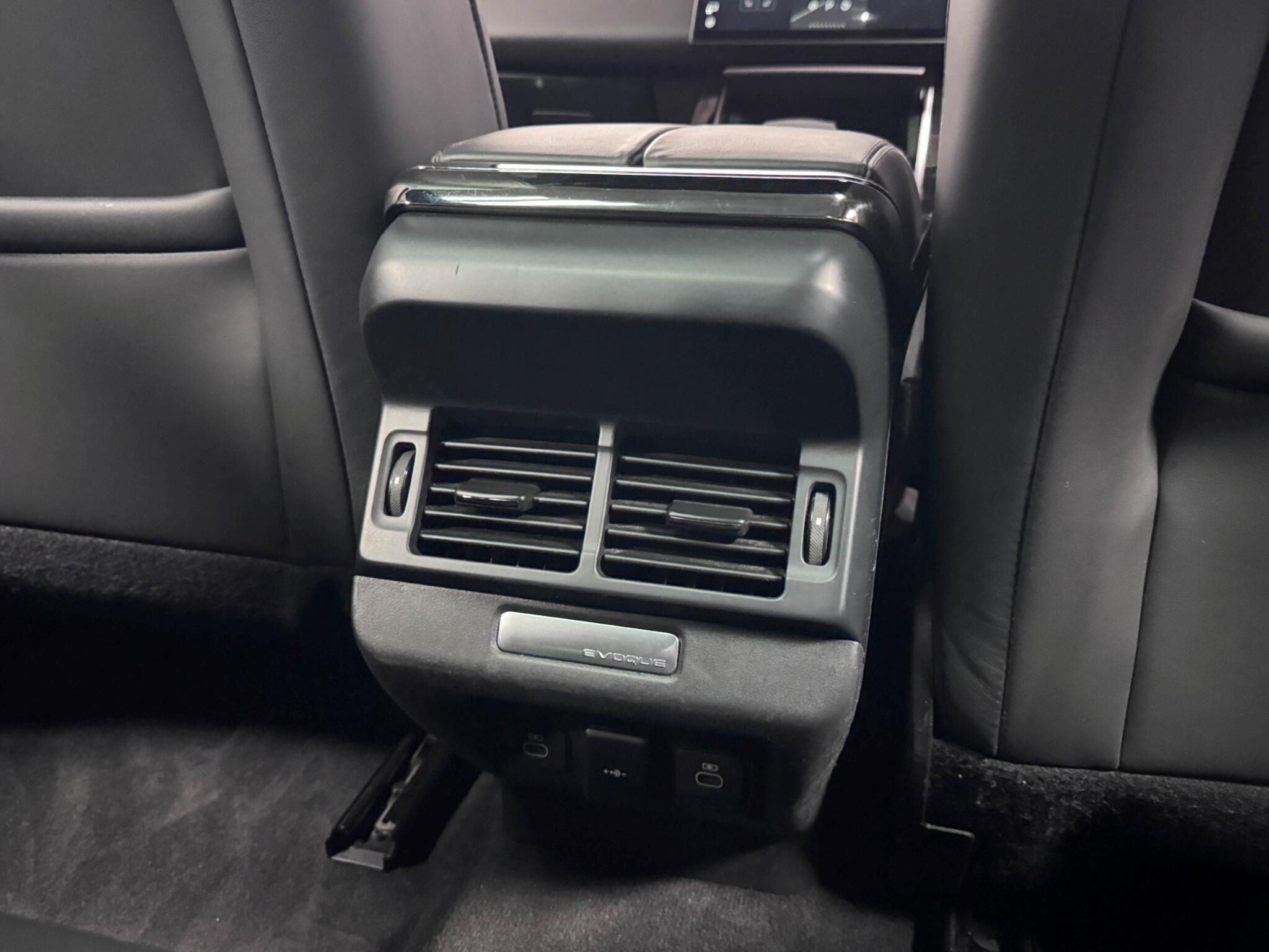 Land Rover Range Rover Evoque view 23