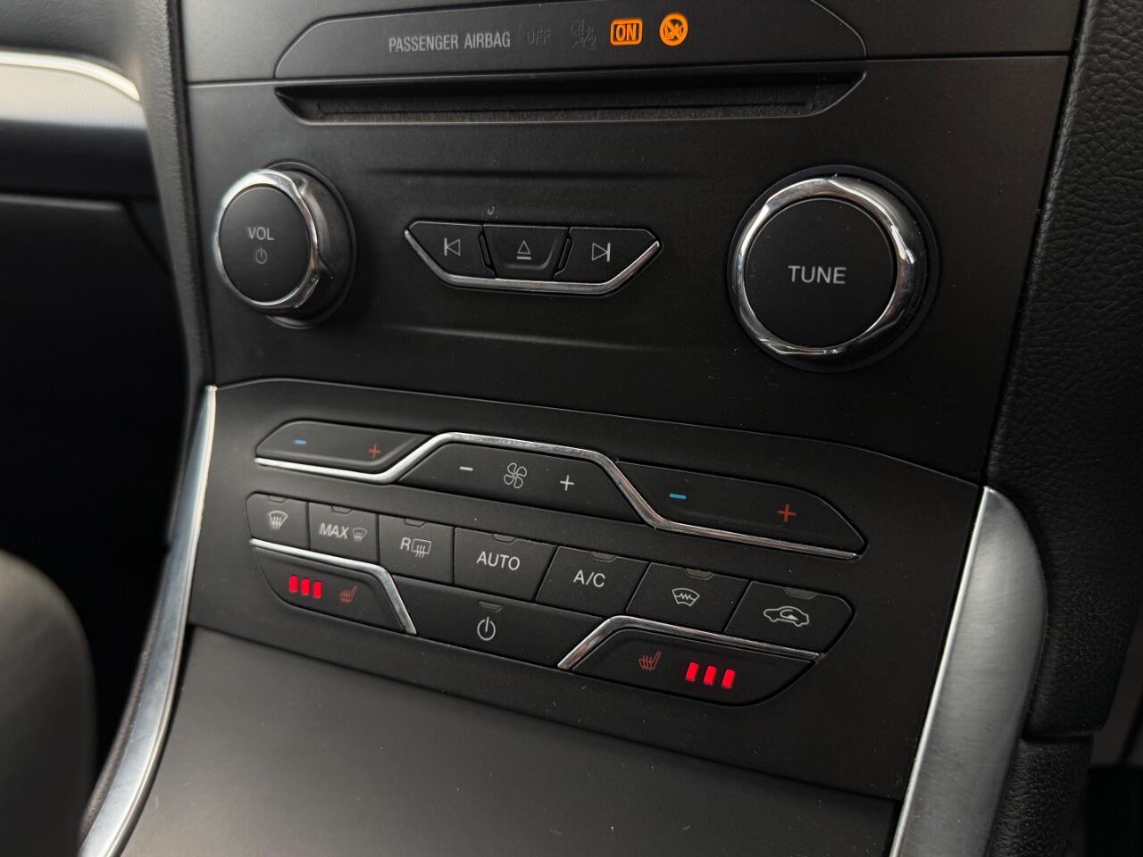 Ford Galaxy view 35