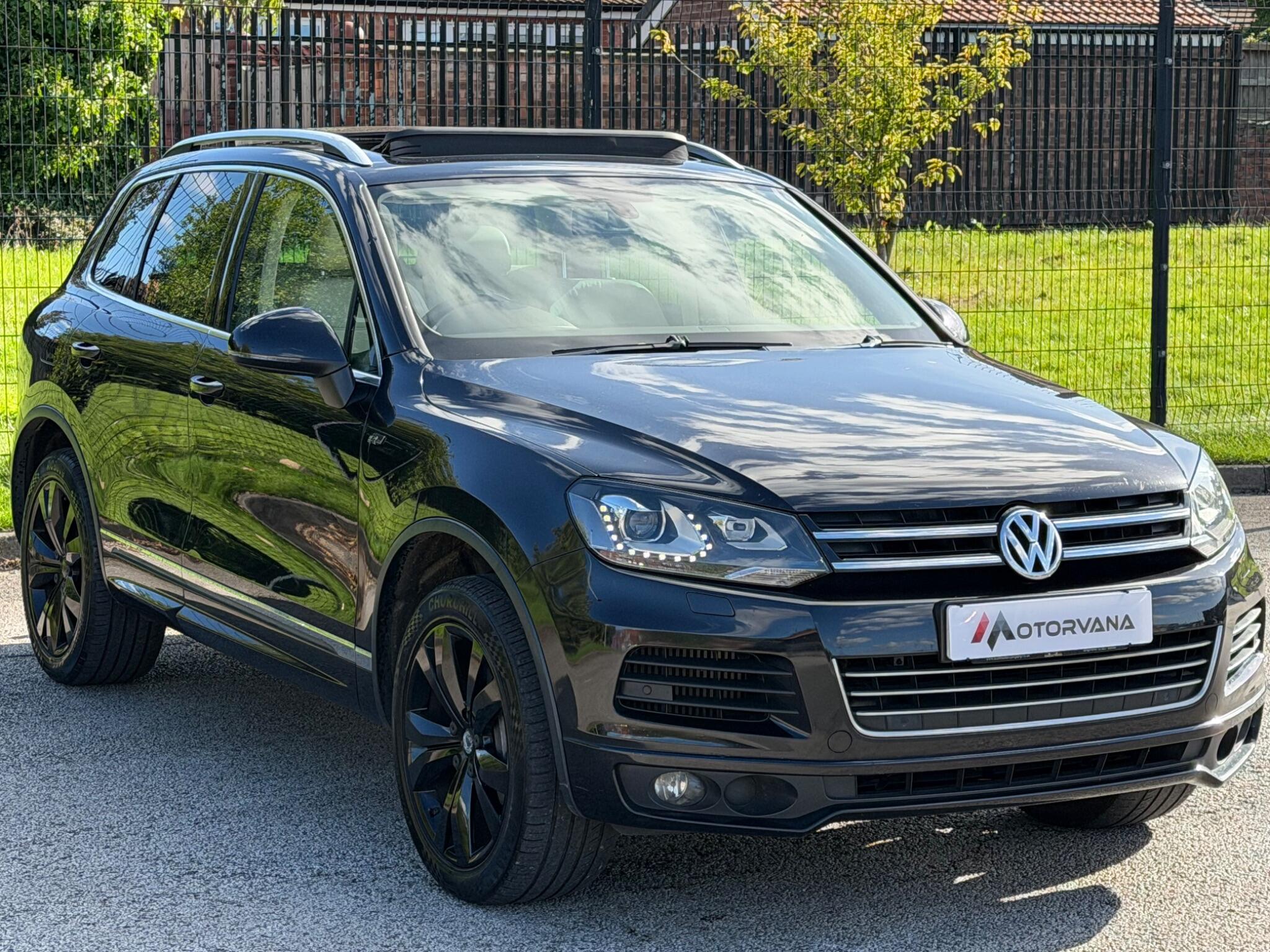 Volkswagen Touareg view 5