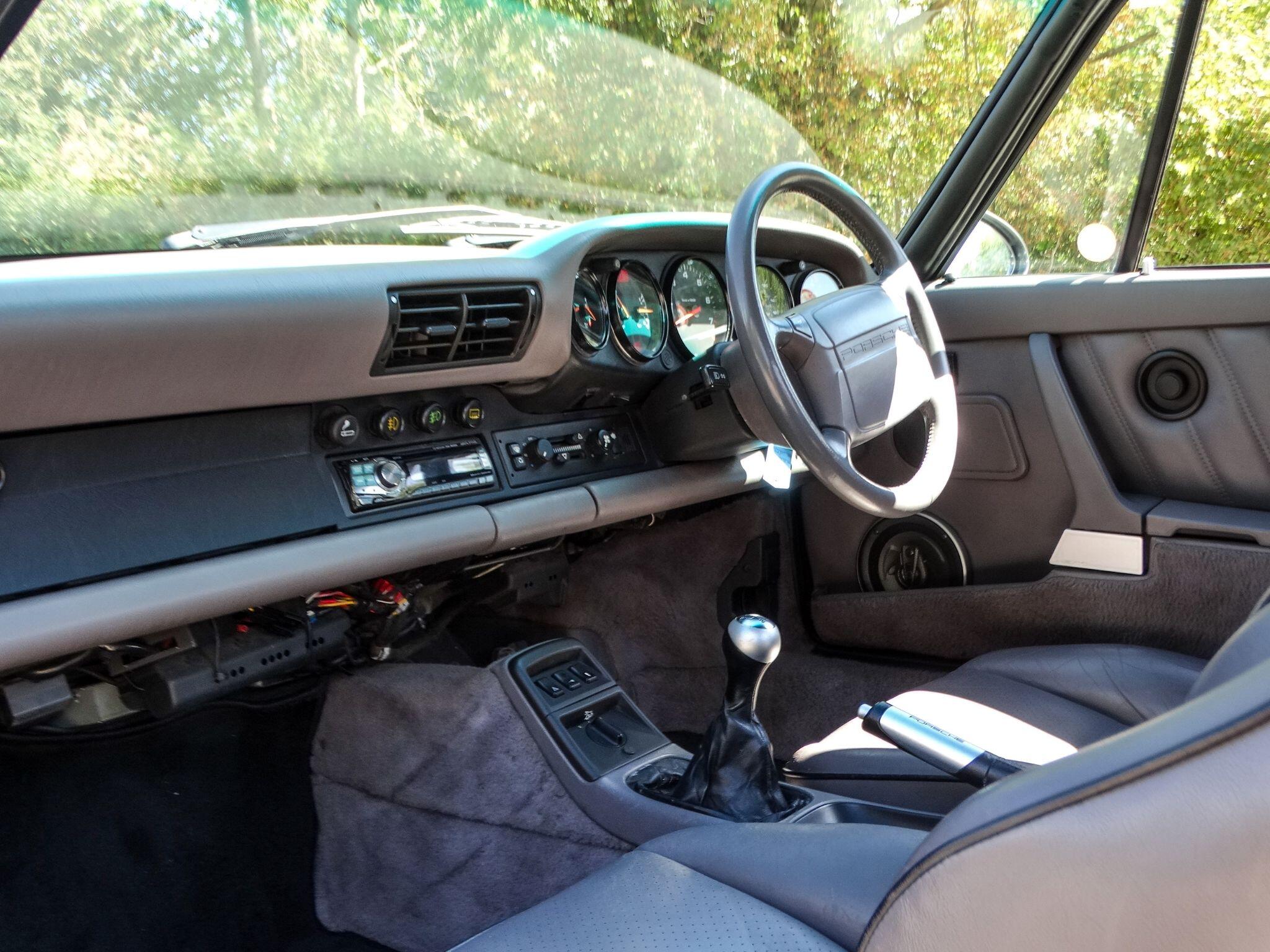 Porsche 911 view 16