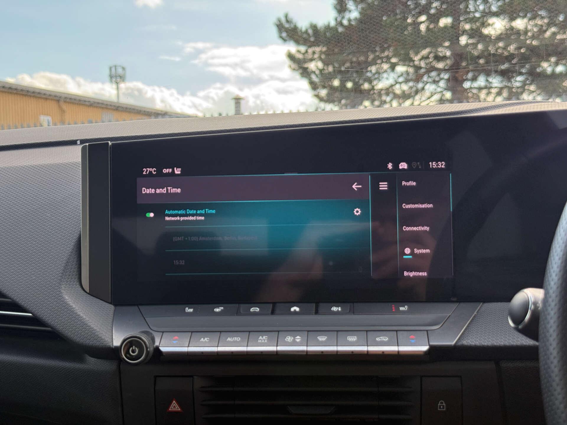 Vauxhall Astra Electric view 73
