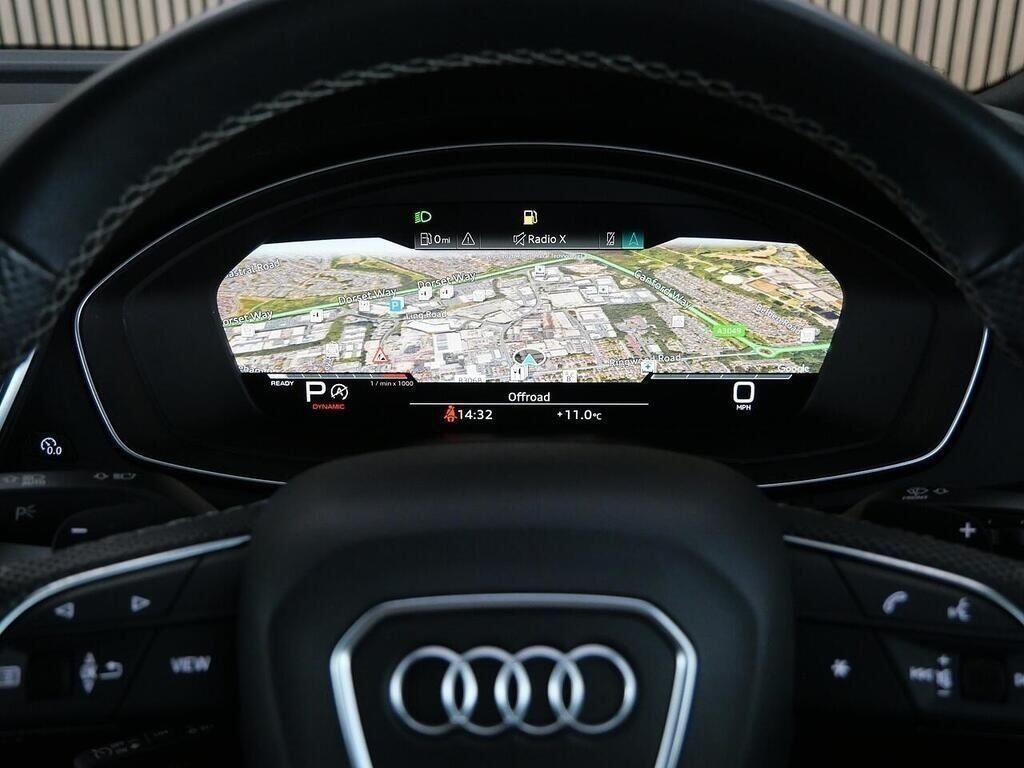 Audi Q5 view 9