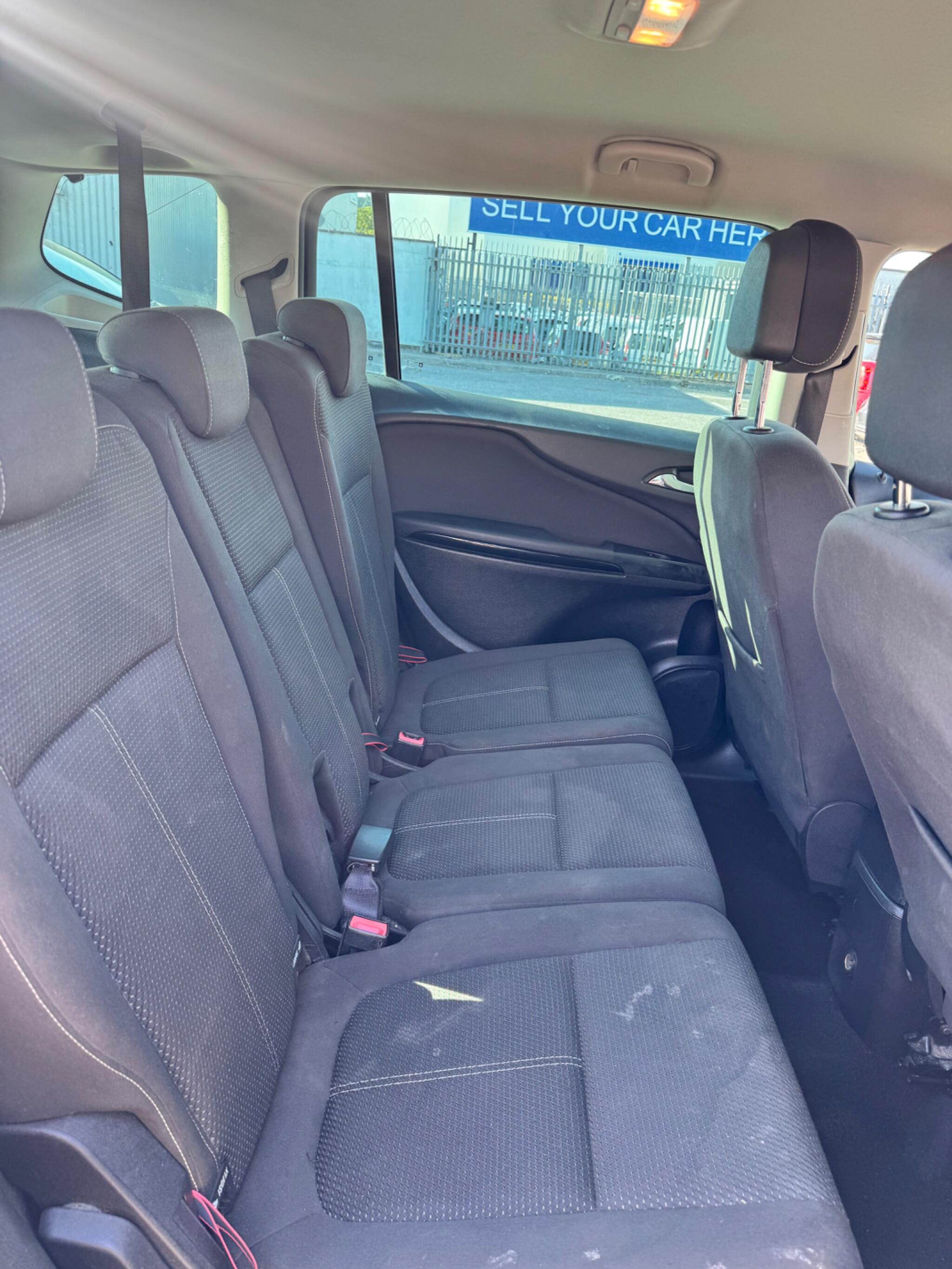Vauxhall Zafira Tourer view 36